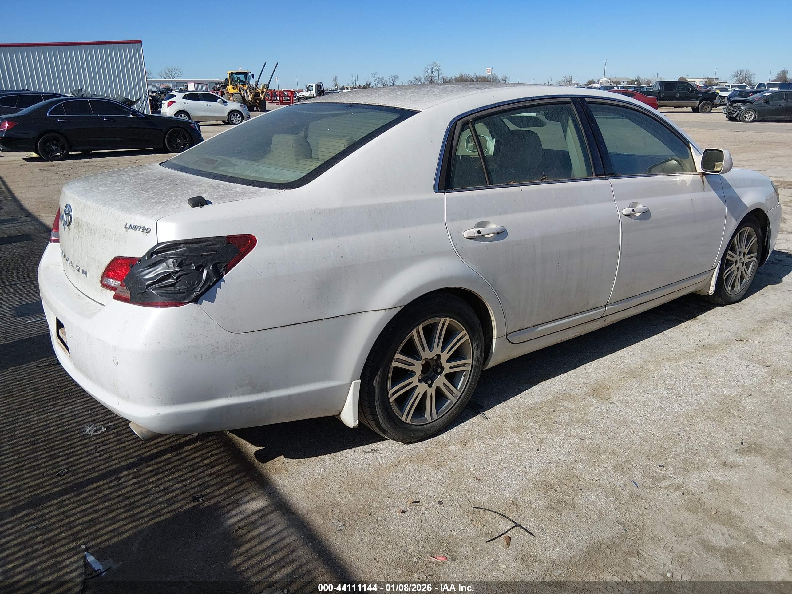 TOYOTA AVALON image 4