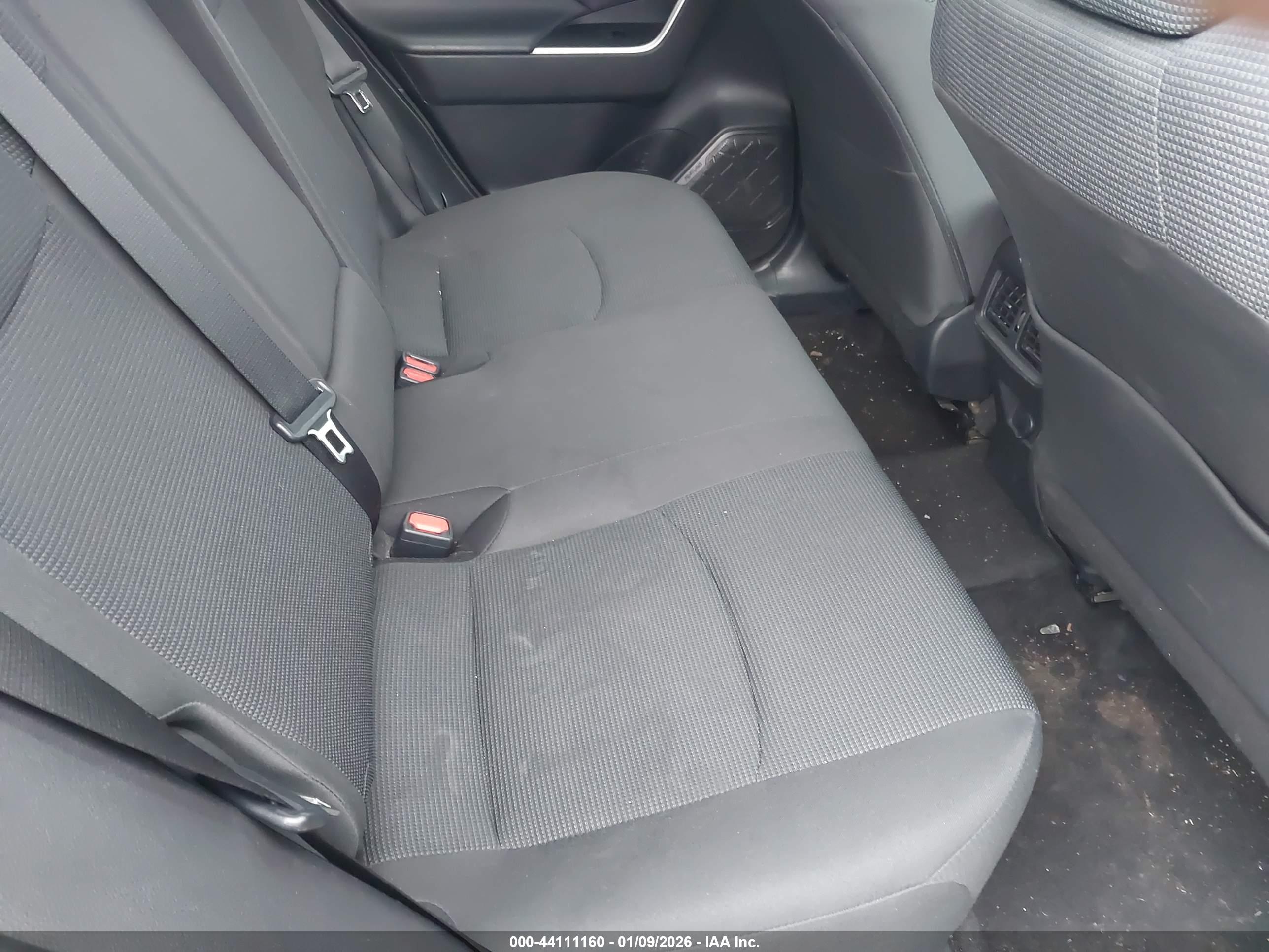 TOYOTA RAV4 image 8