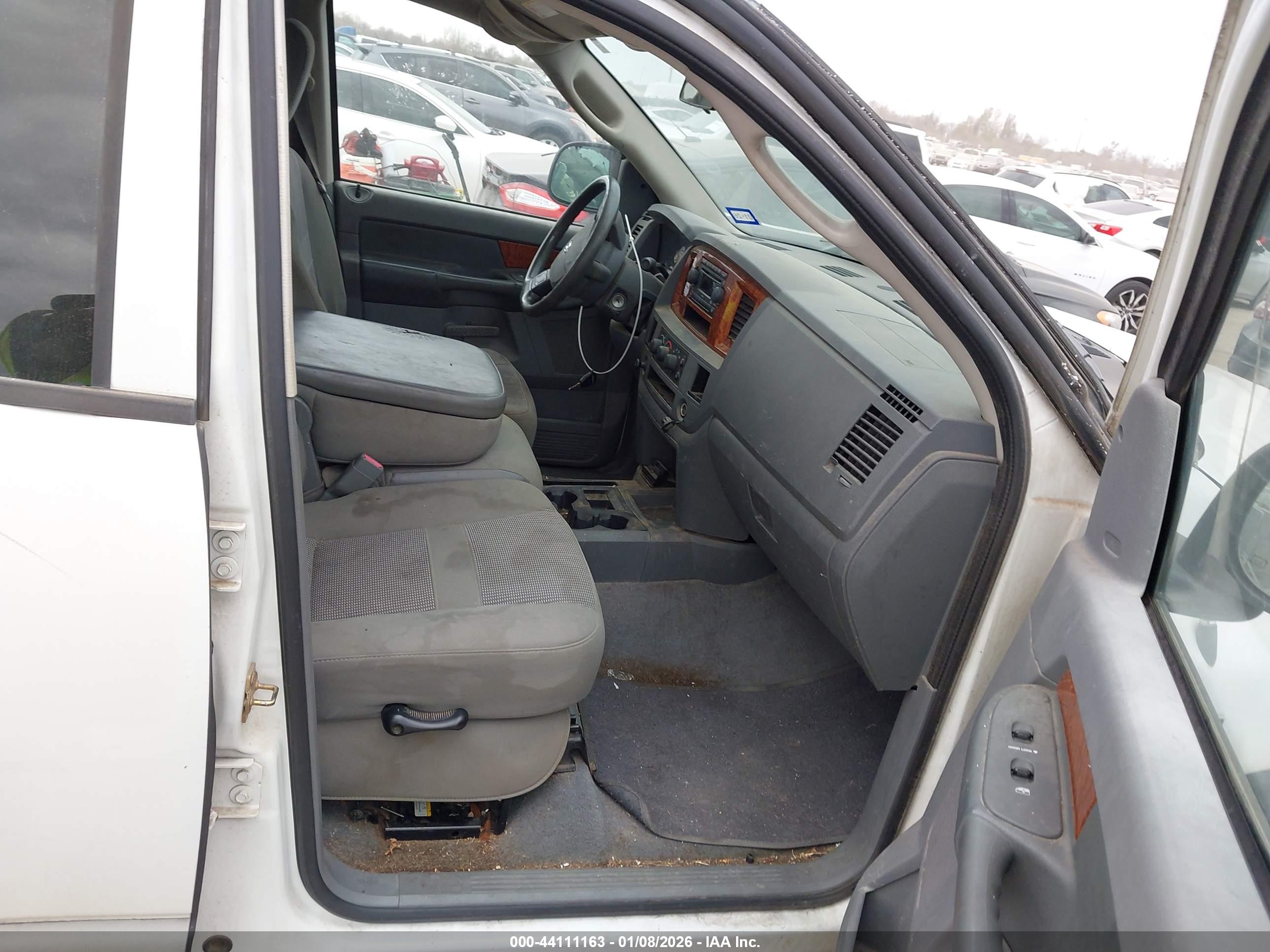 DODGE RAM image 5