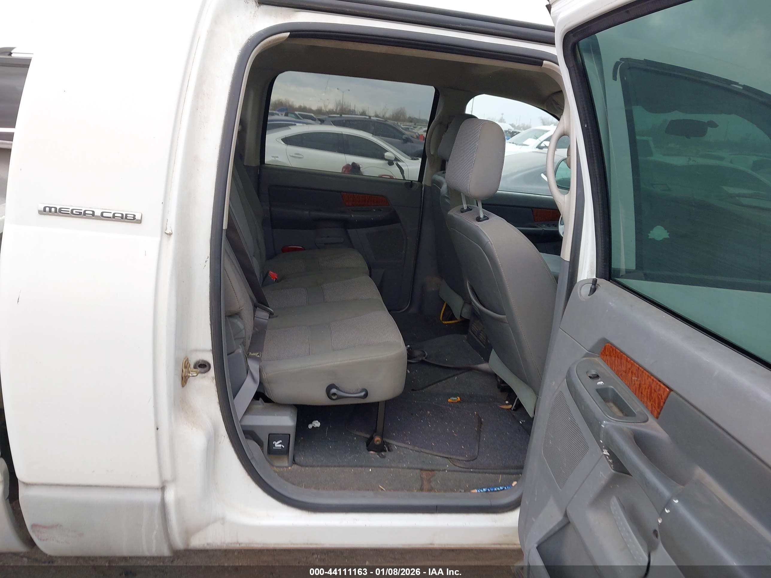 DODGE RAM image 8