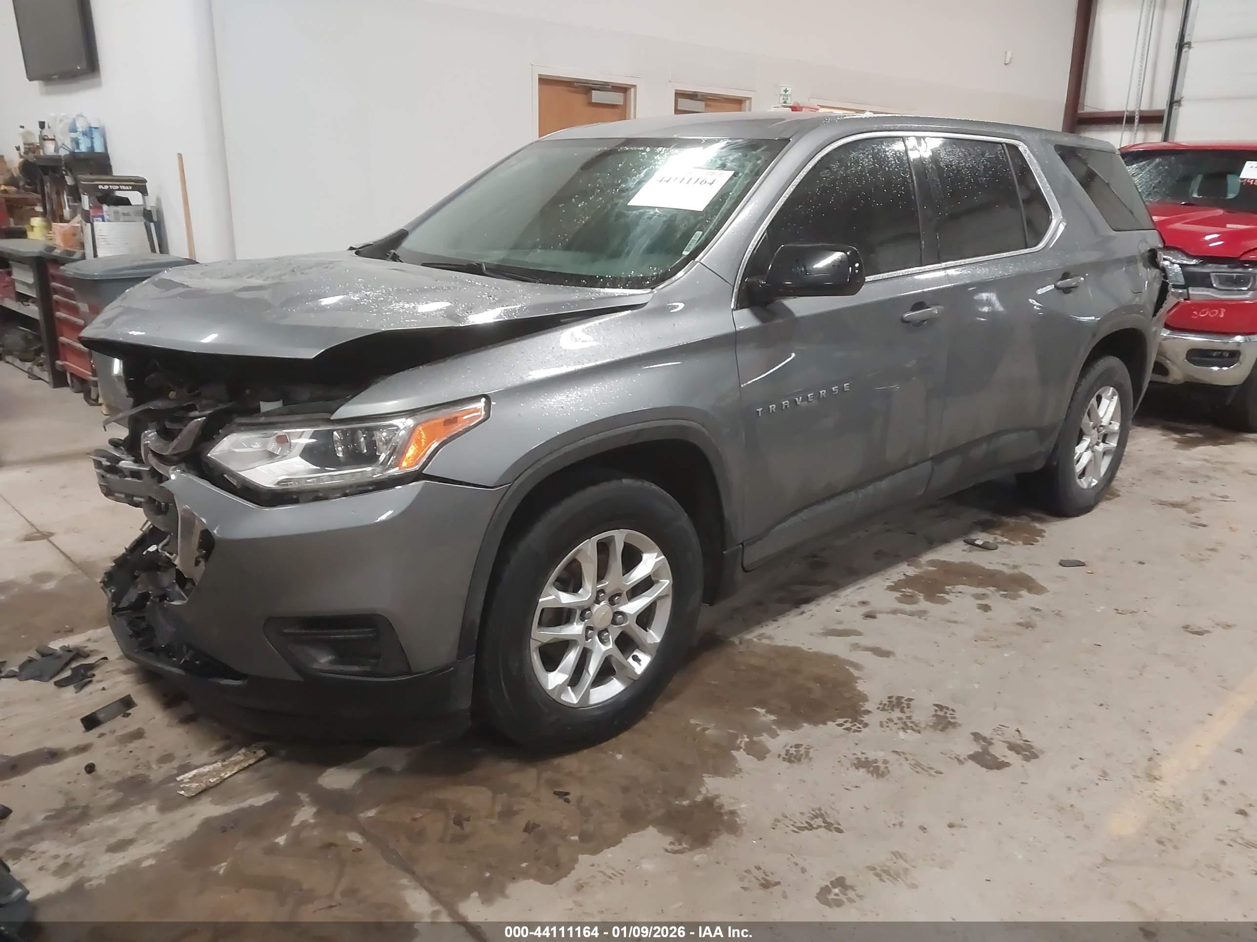 CHEVROLET TRAVERSE image 2