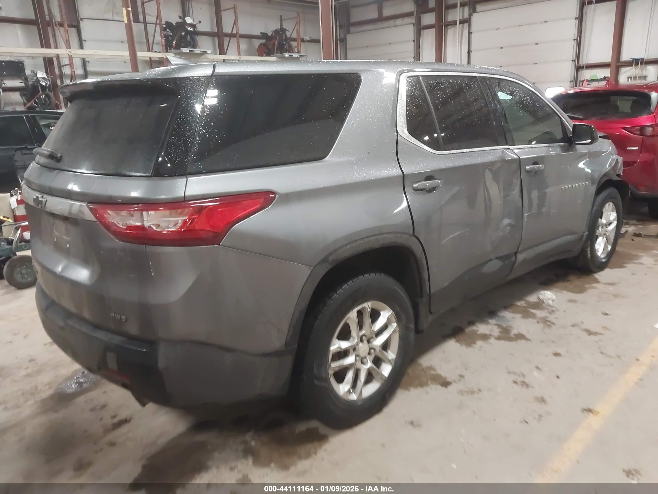 CHEVROLET TRAVERSE image 4