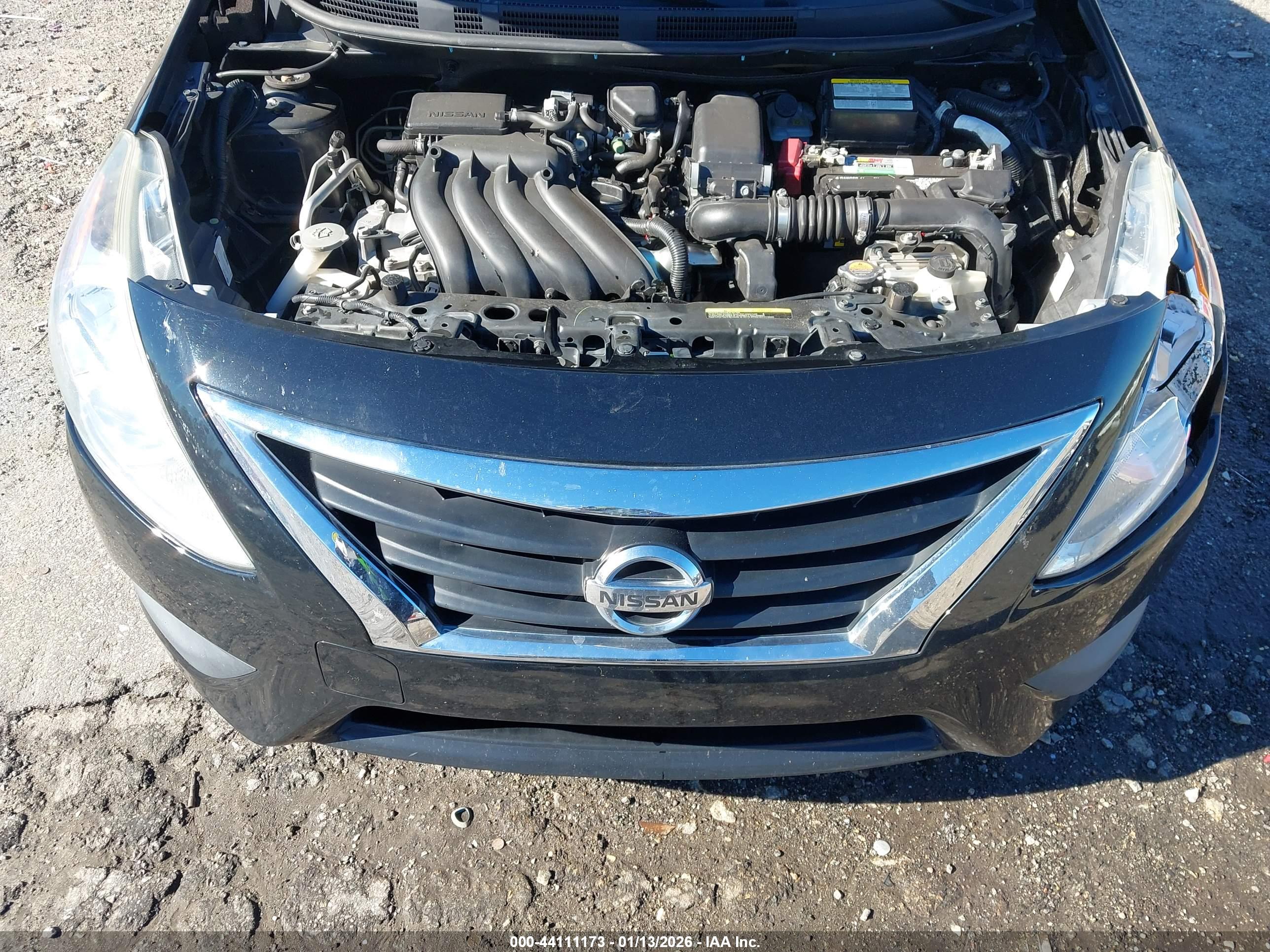 NISSAN VERSA image 10