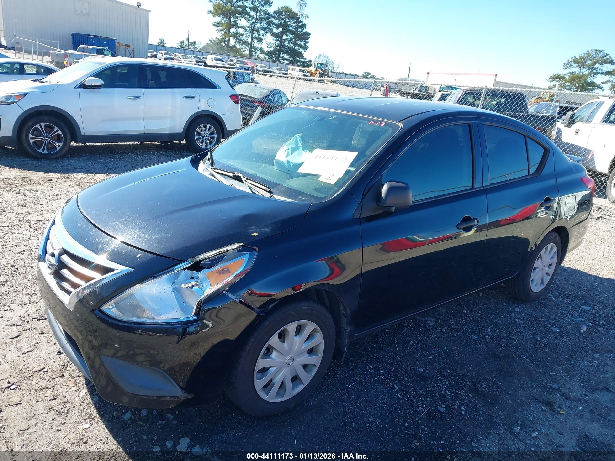NISSAN VERSA image 2