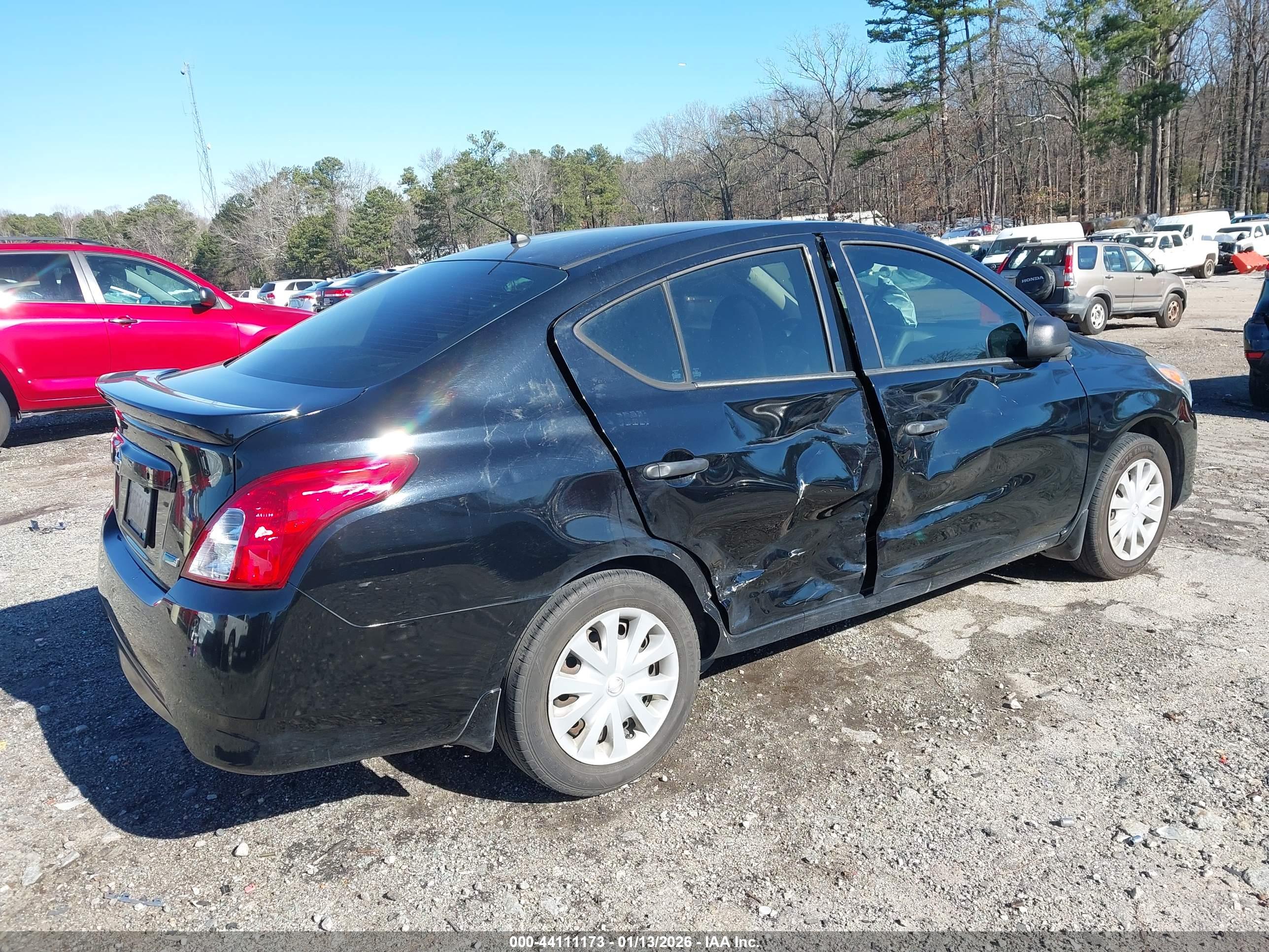 NISSAN VERSA image 4