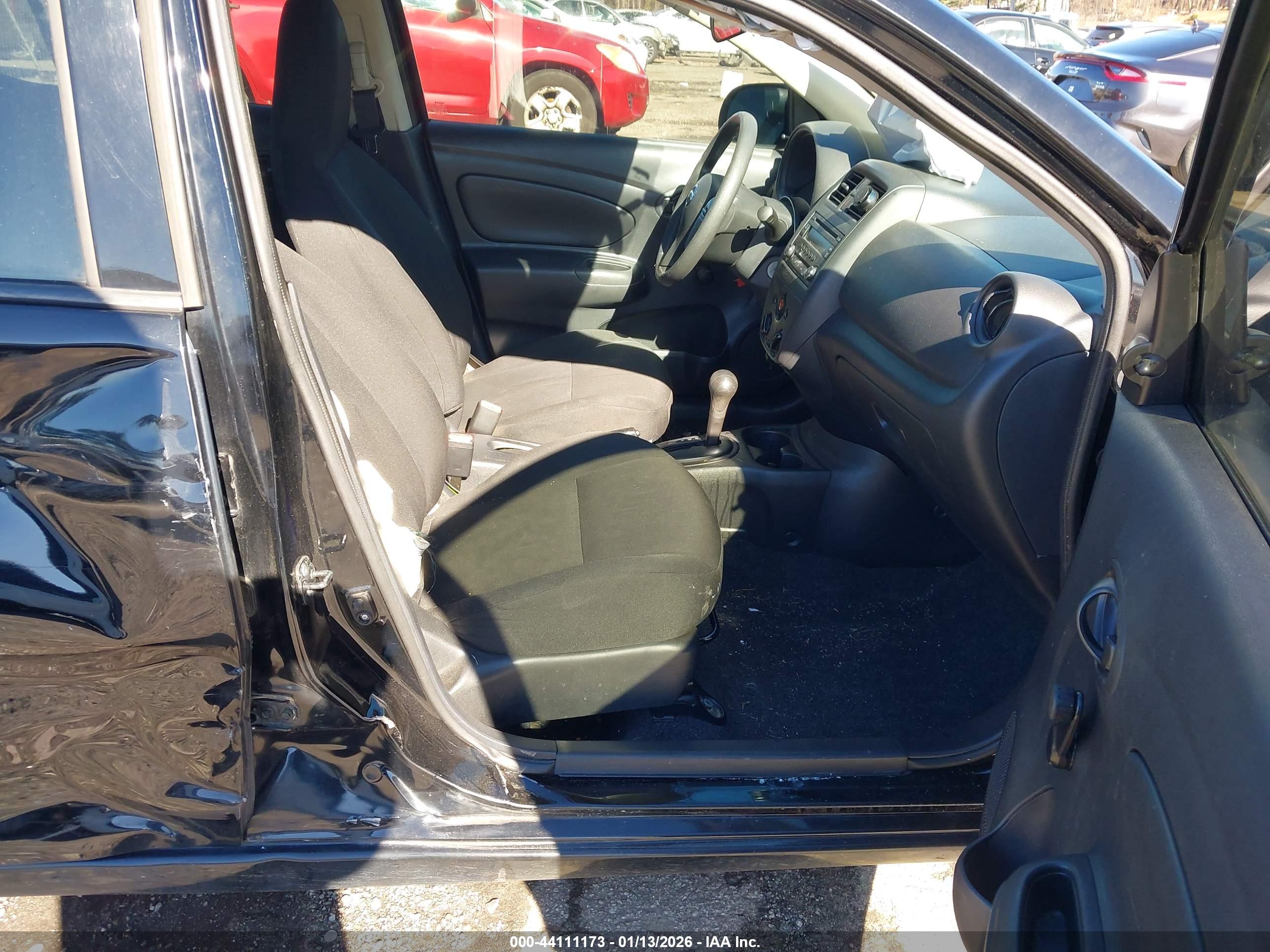NISSAN VERSA image 5