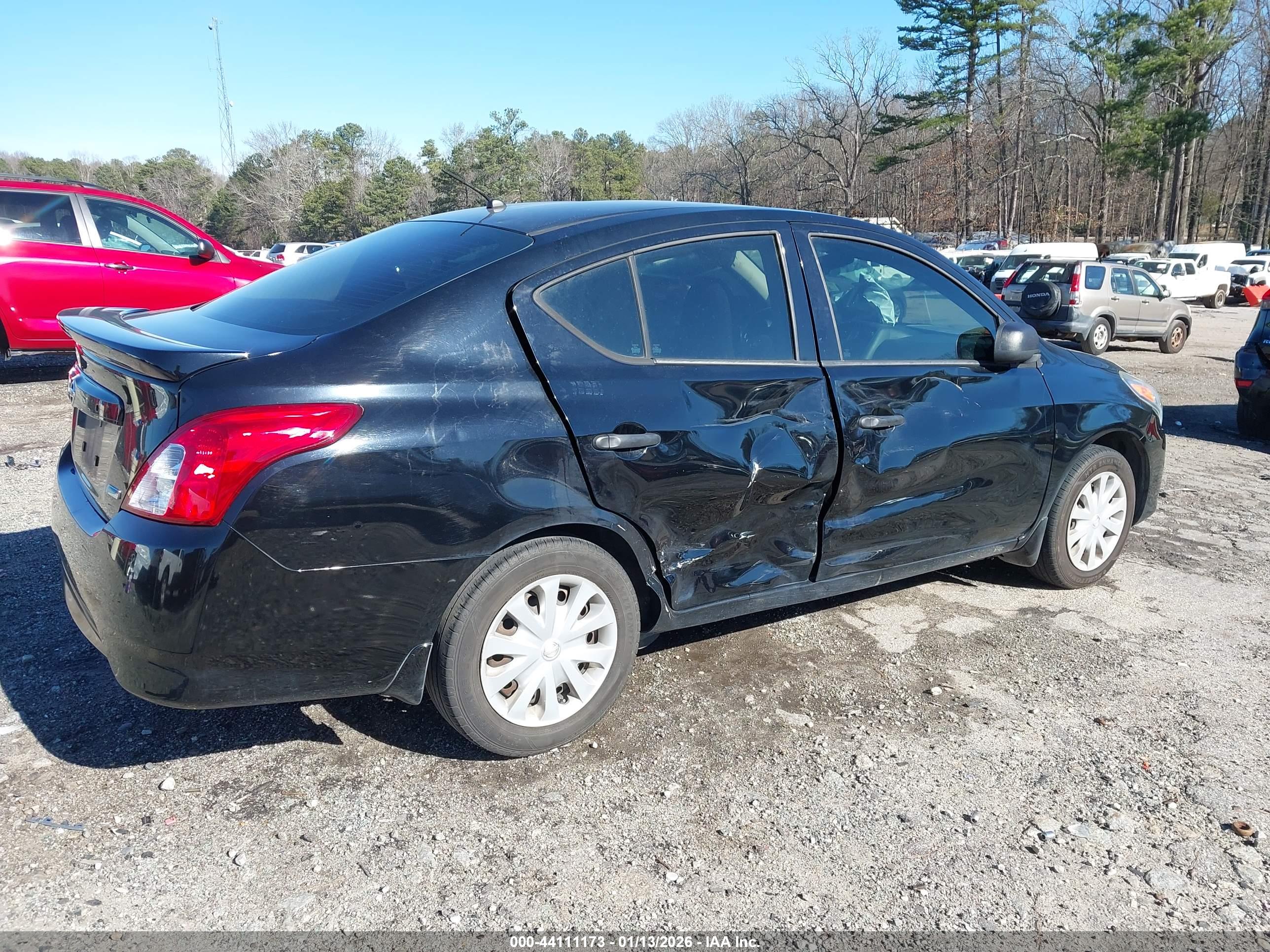 NISSAN VERSA image 6