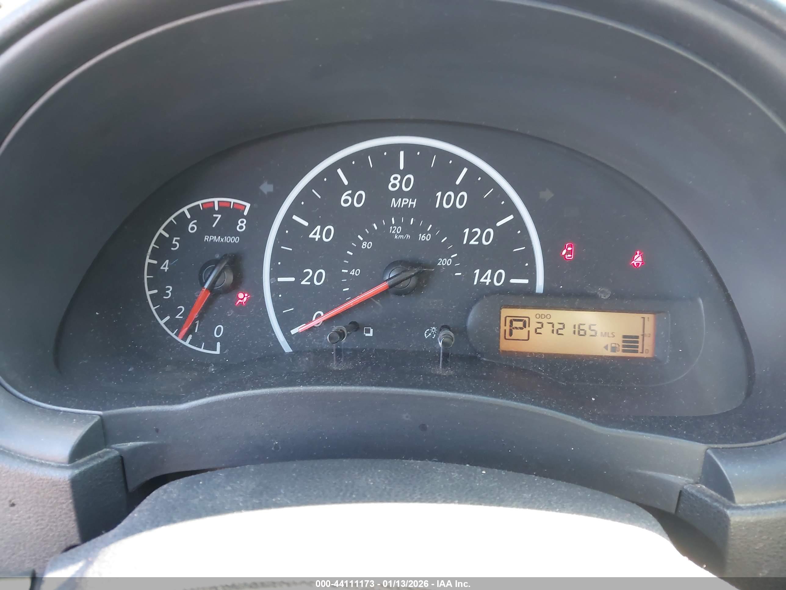 NISSAN VERSA image 7