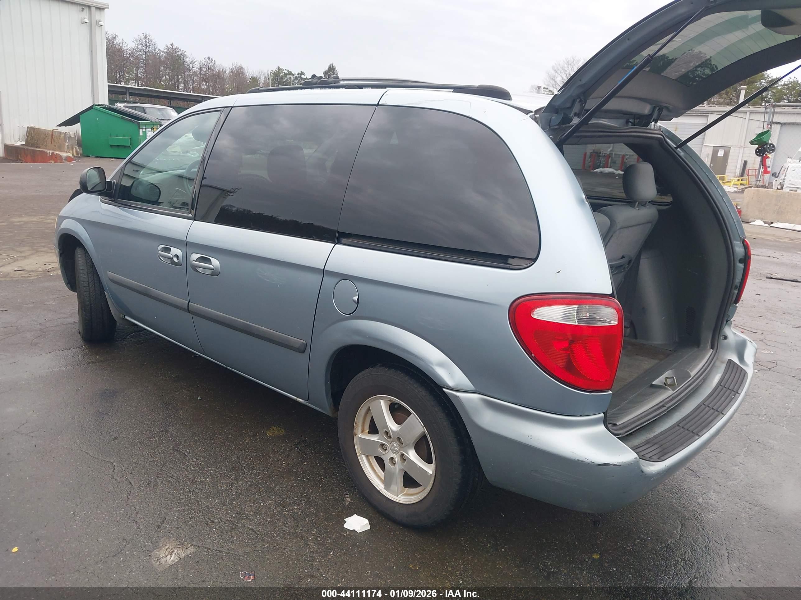 DODGE CARAVAN image 3