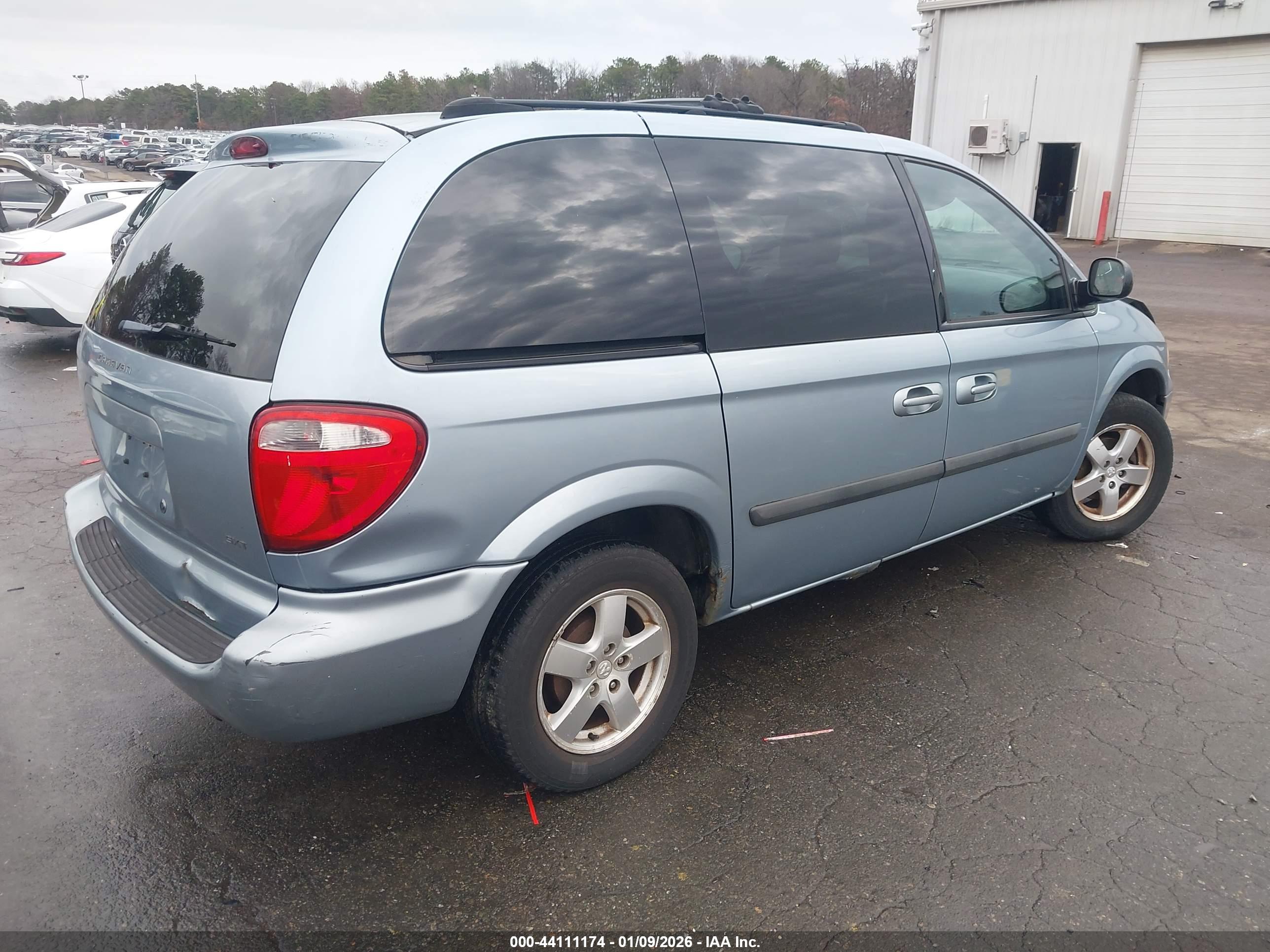 DODGE CARAVAN image 4