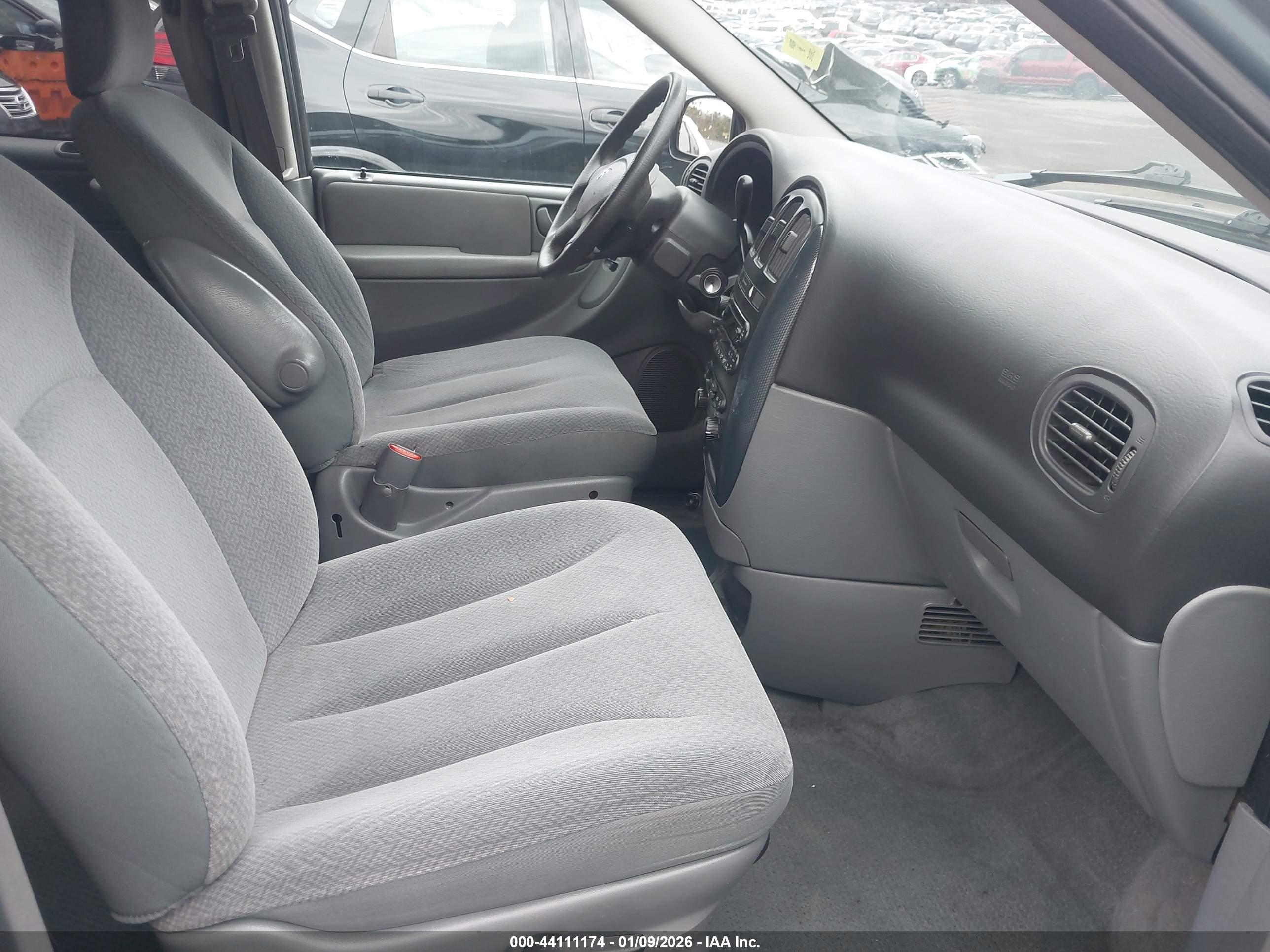 DODGE CARAVAN image 5