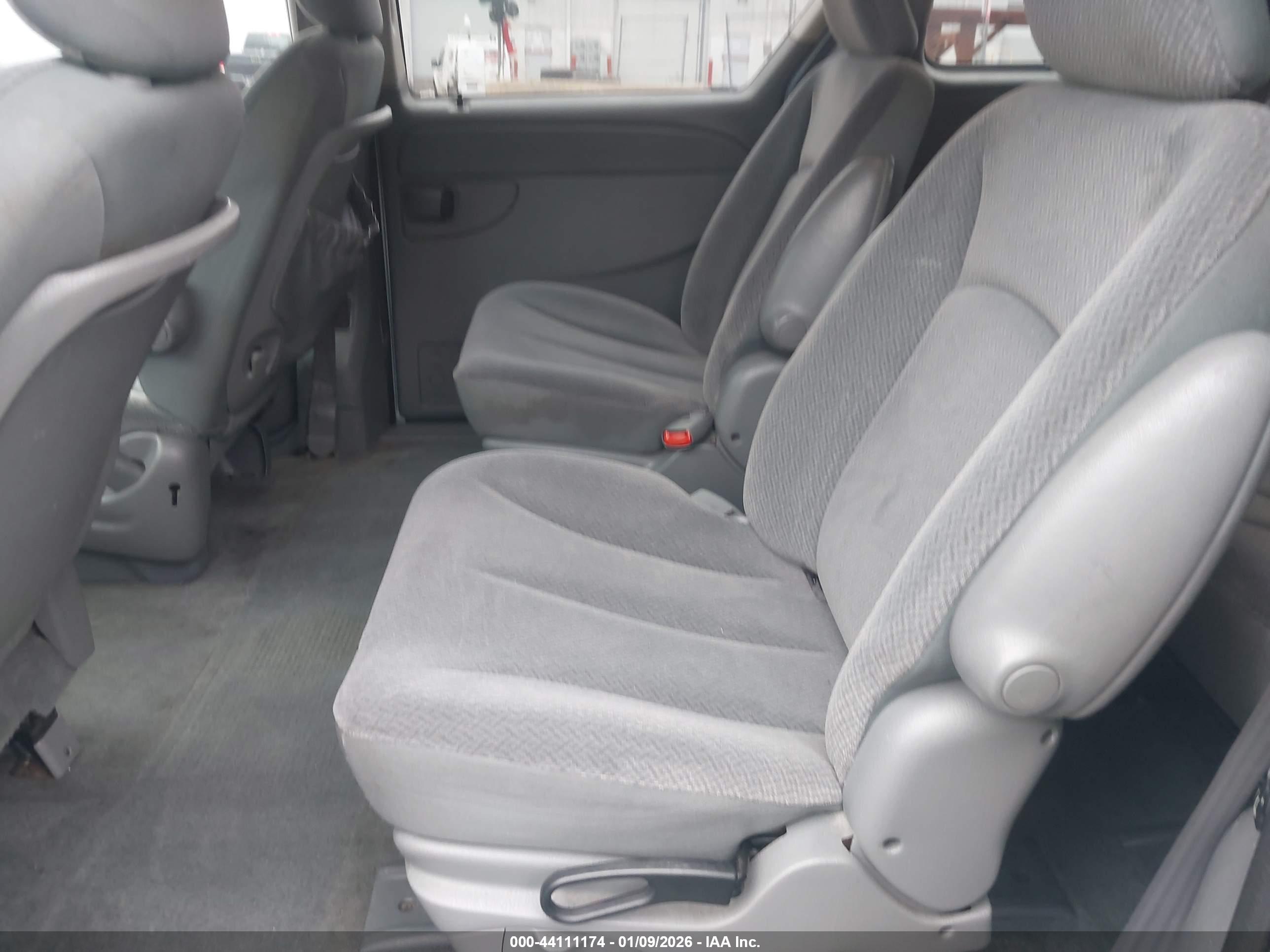DODGE CARAVAN image 8
