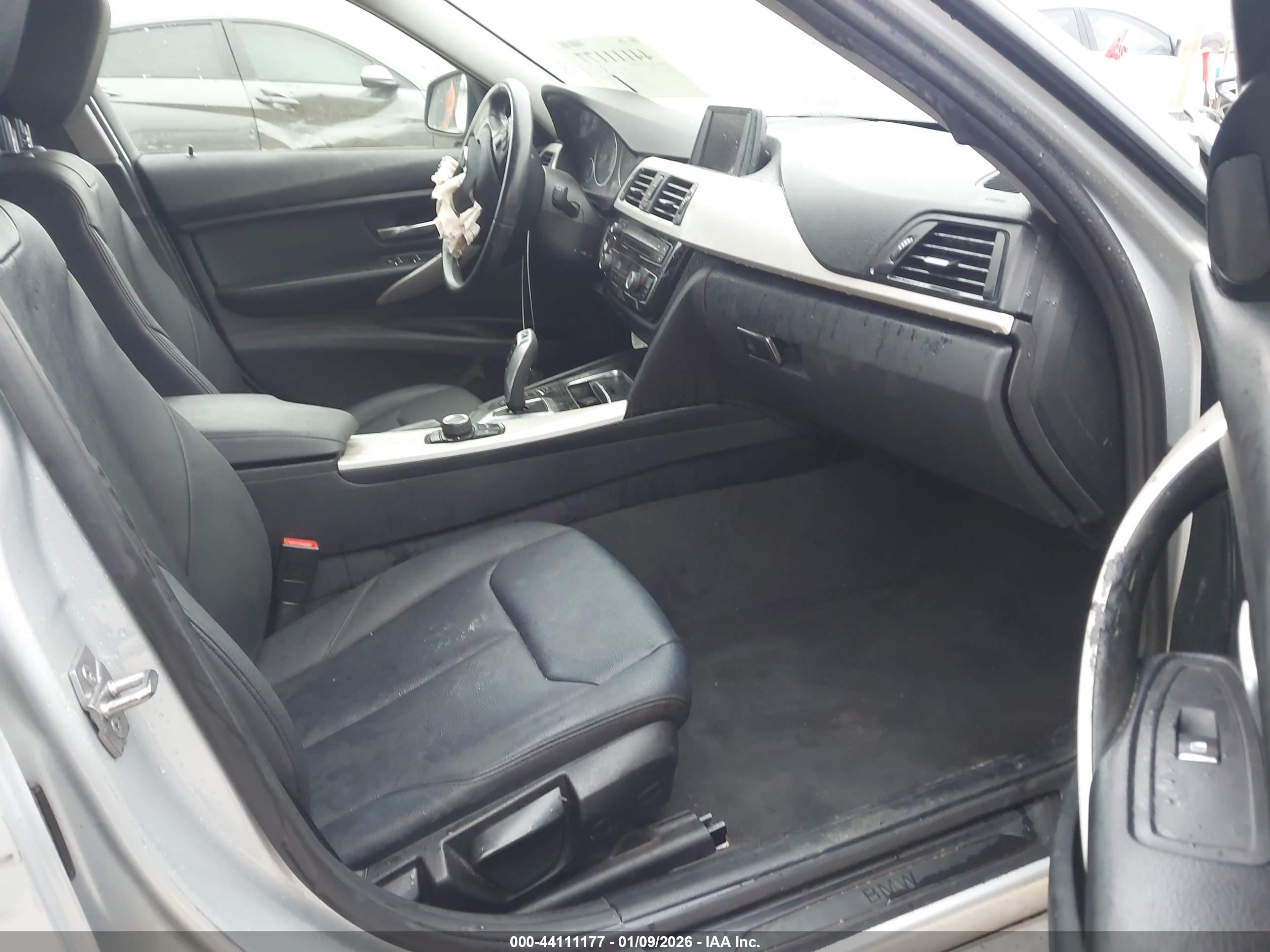 BMW 320I image 5