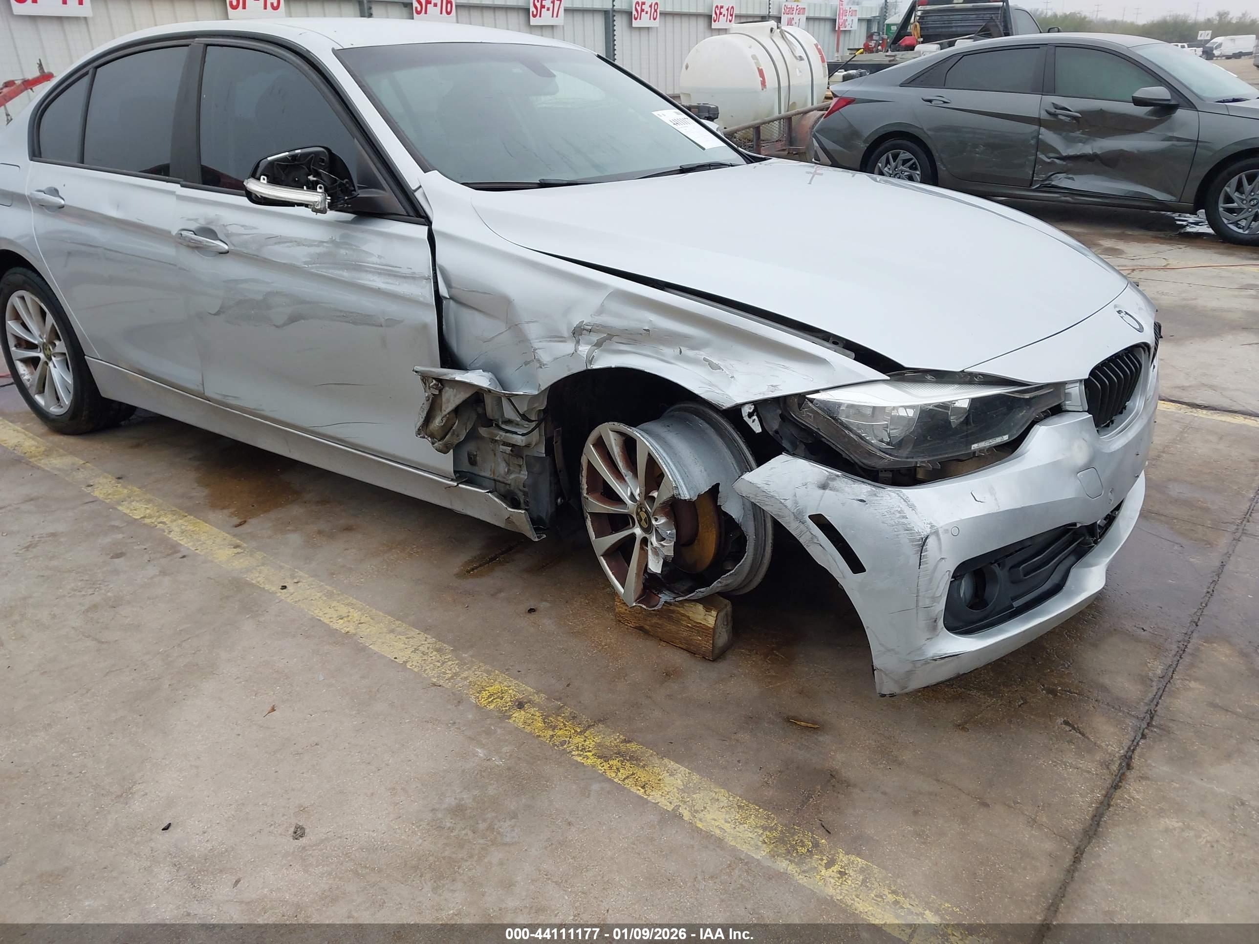 BMW 320I image 6