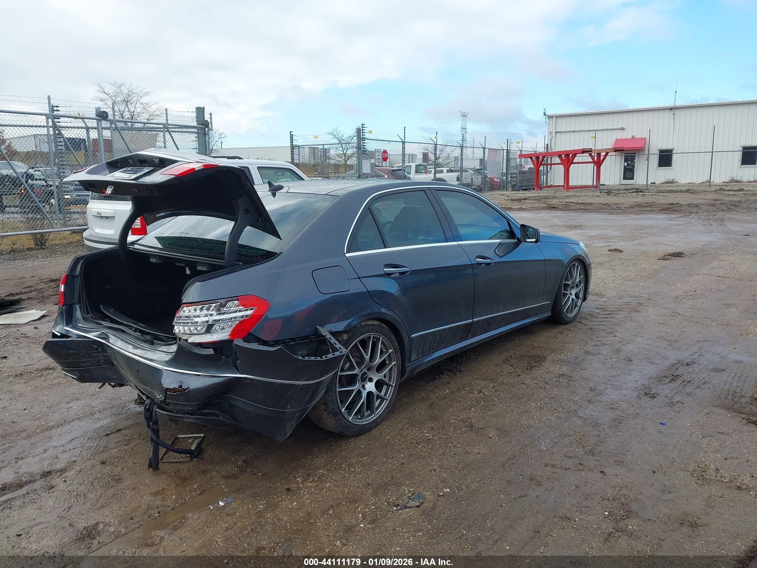 MERCEDES-BENZ E image 4