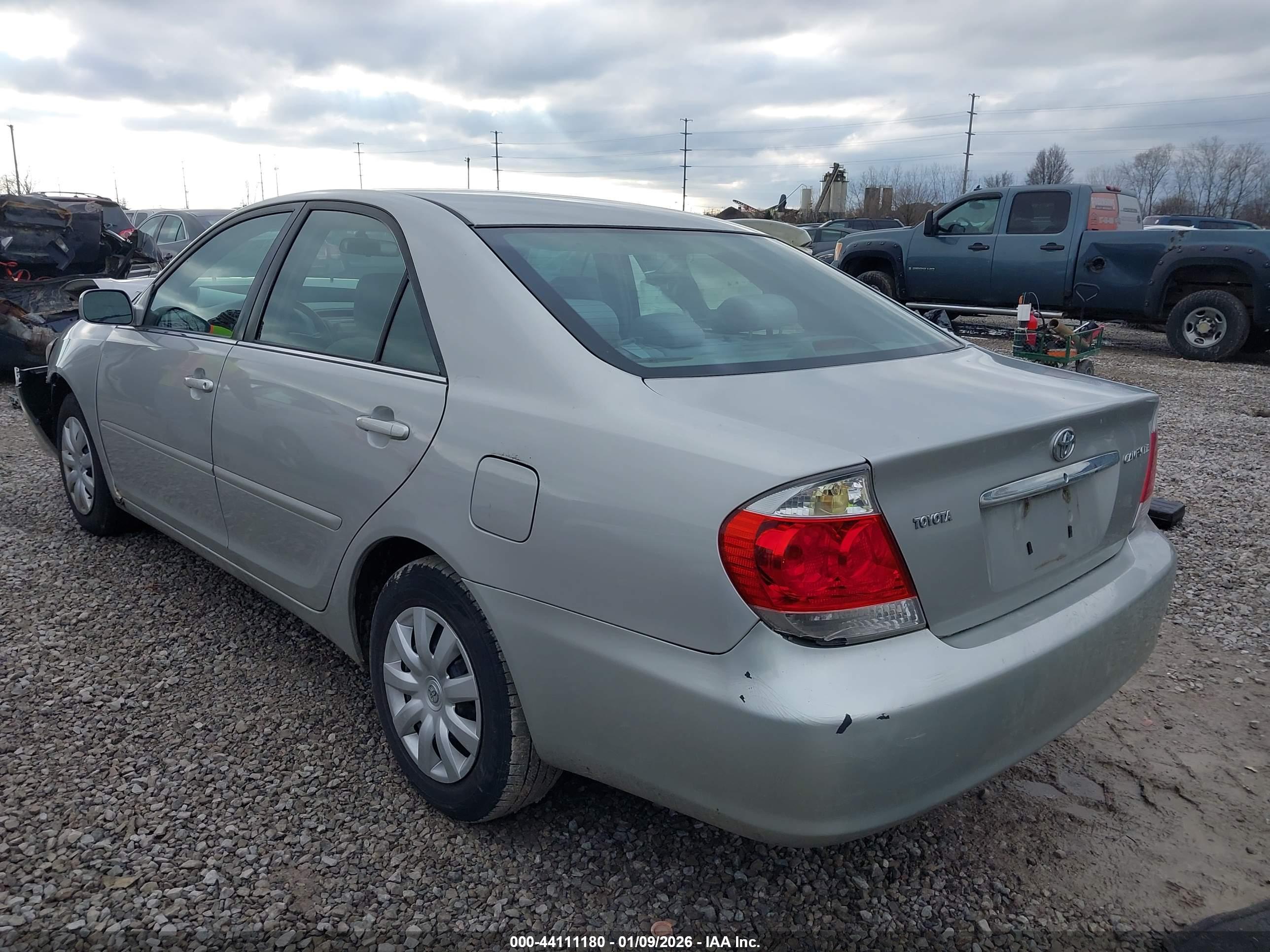 TOYOTA CAMRY image 3