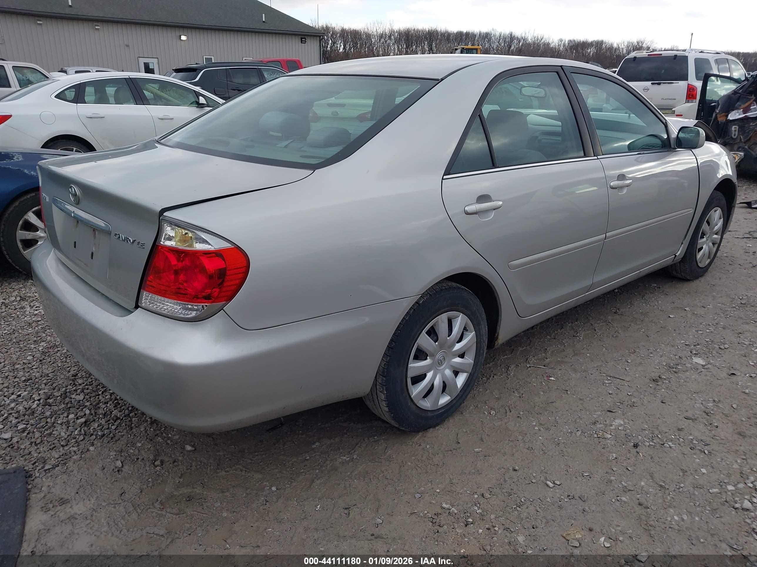 TOYOTA CAMRY image 4