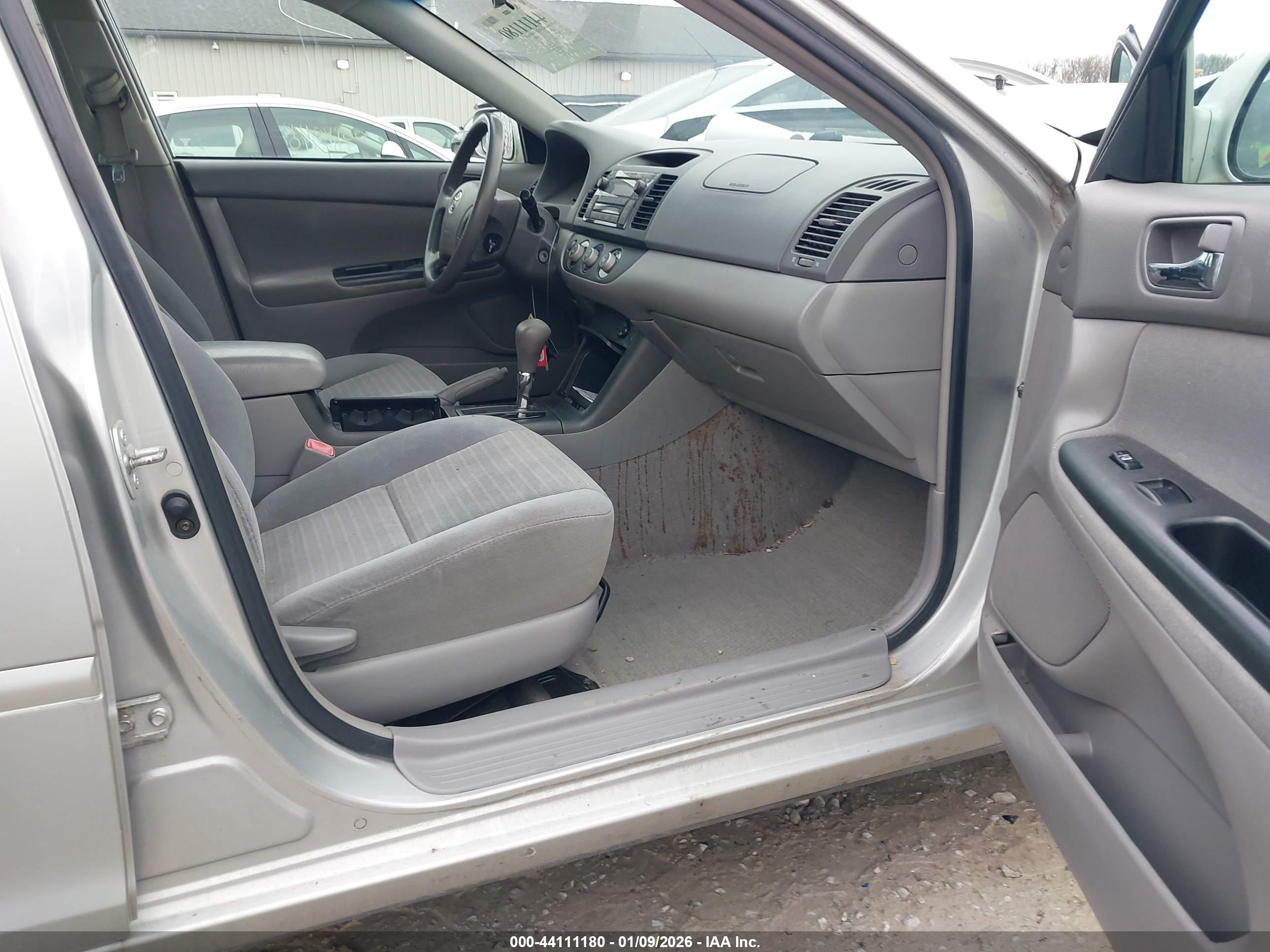TOYOTA CAMRY image 5