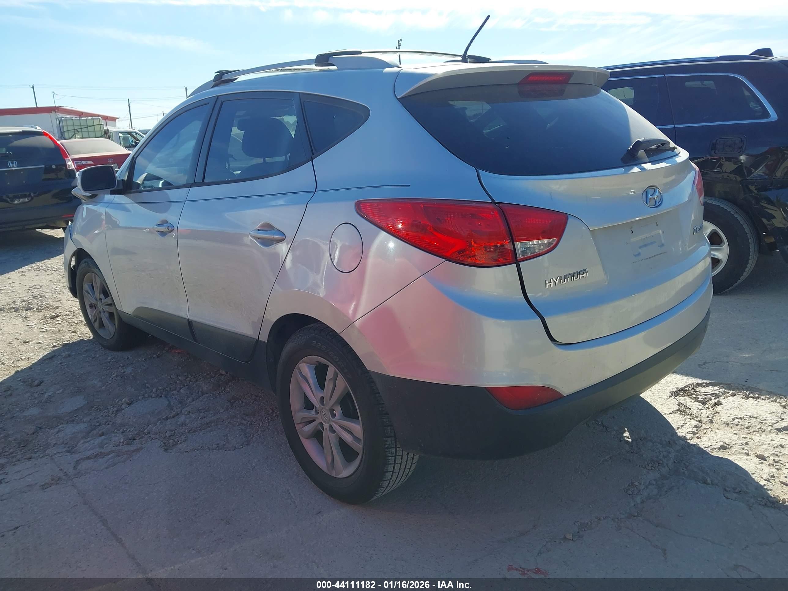 HYUNDAI TUCSON image 3