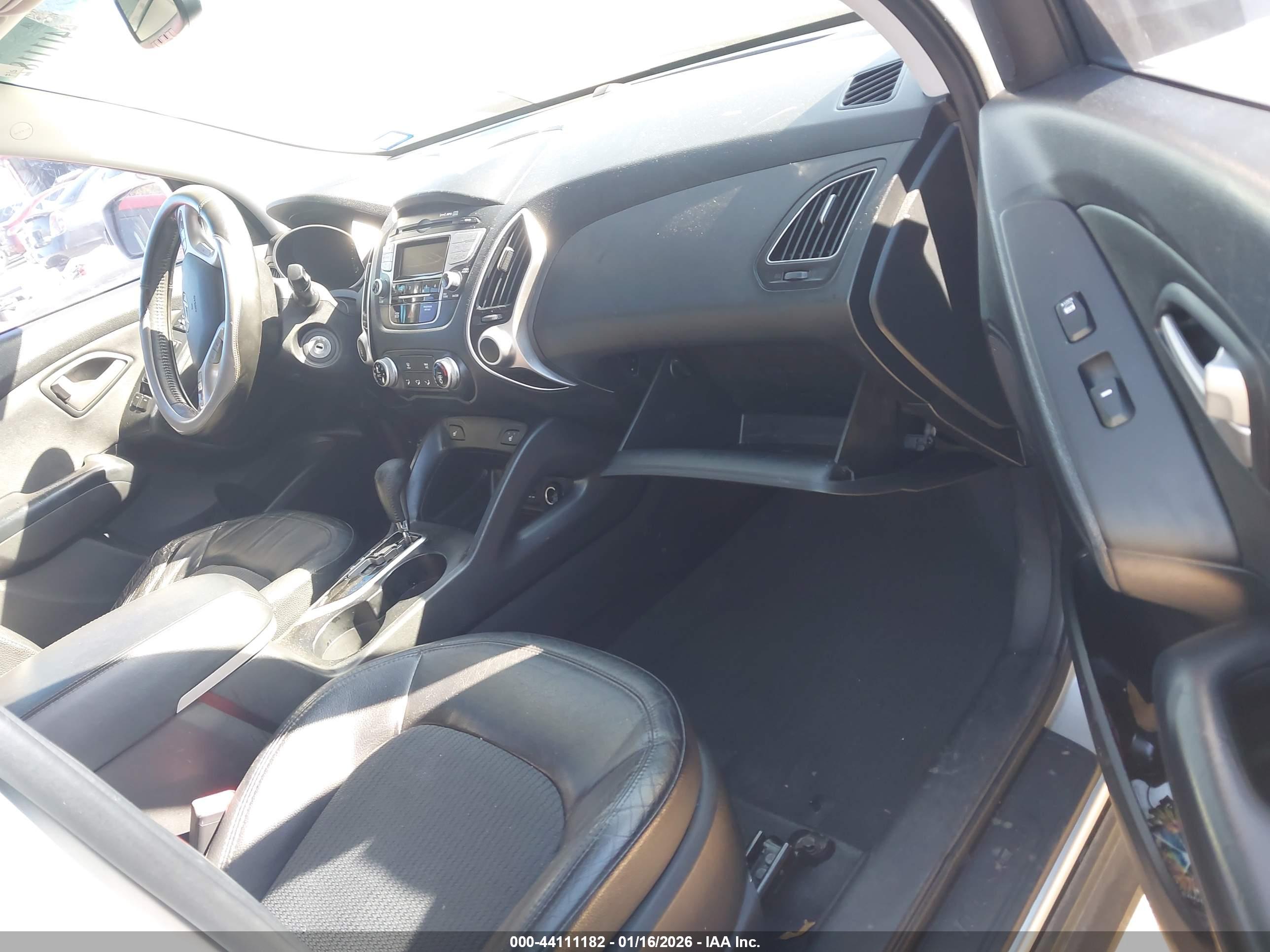 HYUNDAI TUCSON image 5
