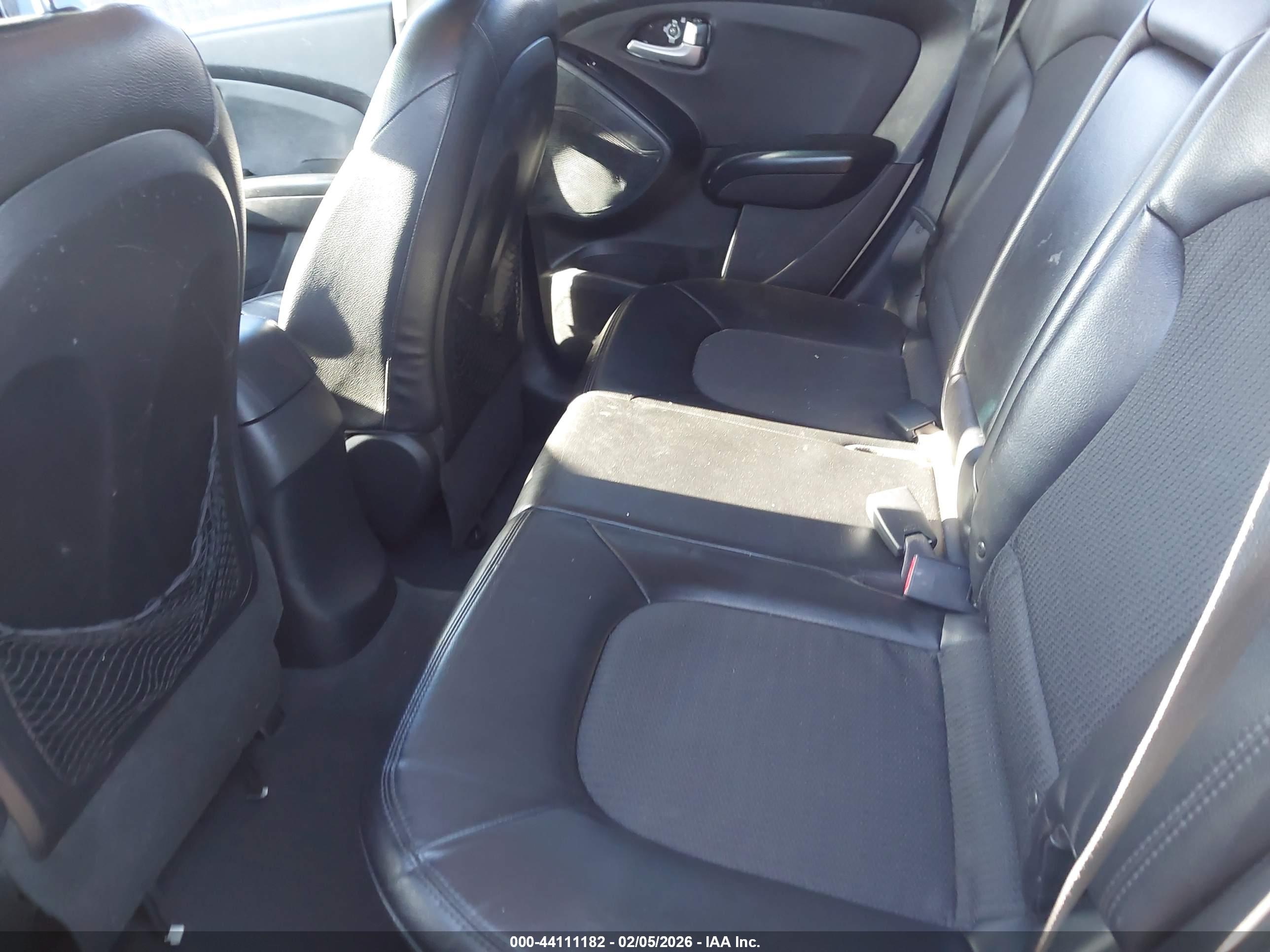HYUNDAI TUCSON image 8