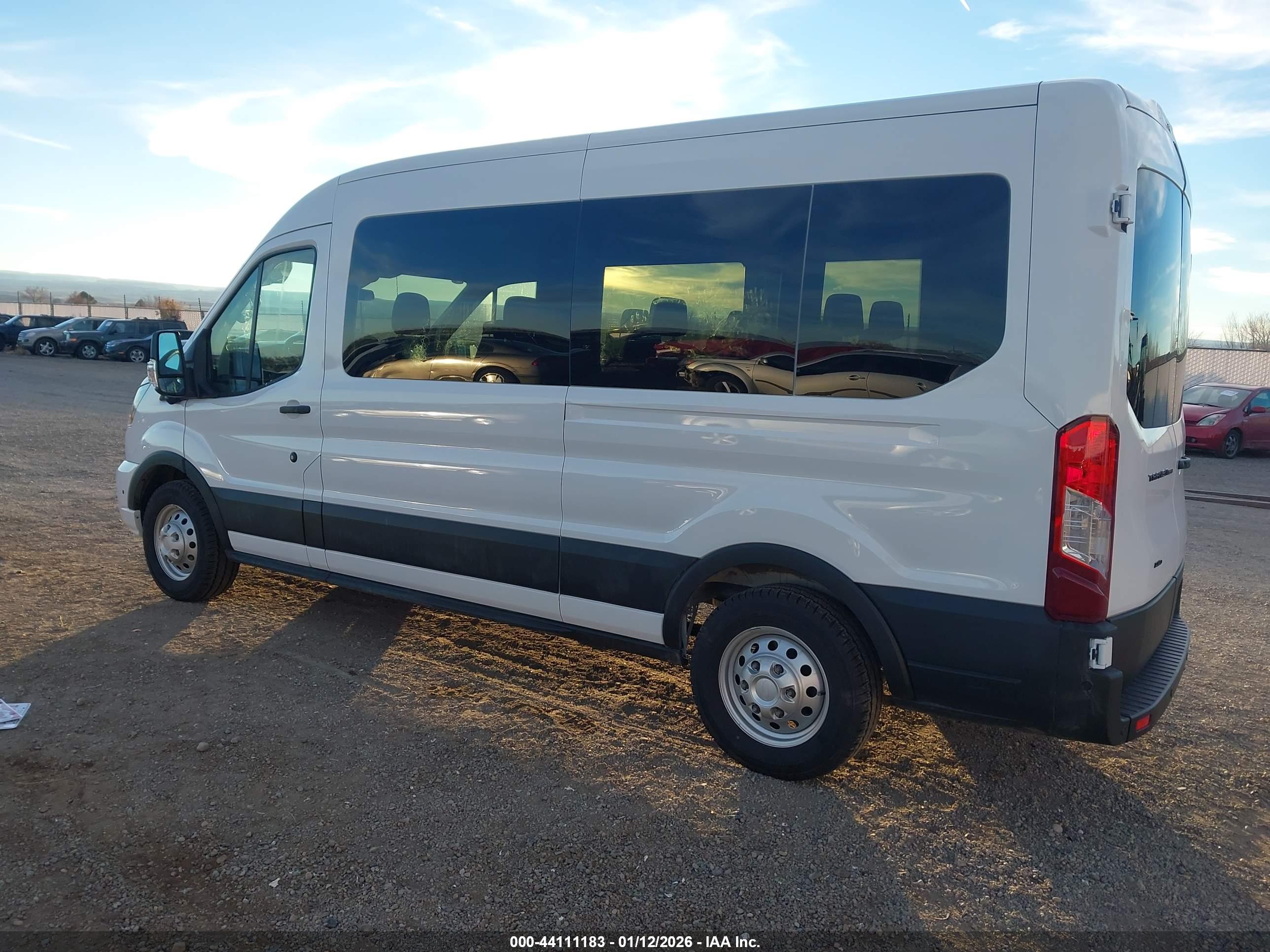FORD TRANSIT-350 image 3