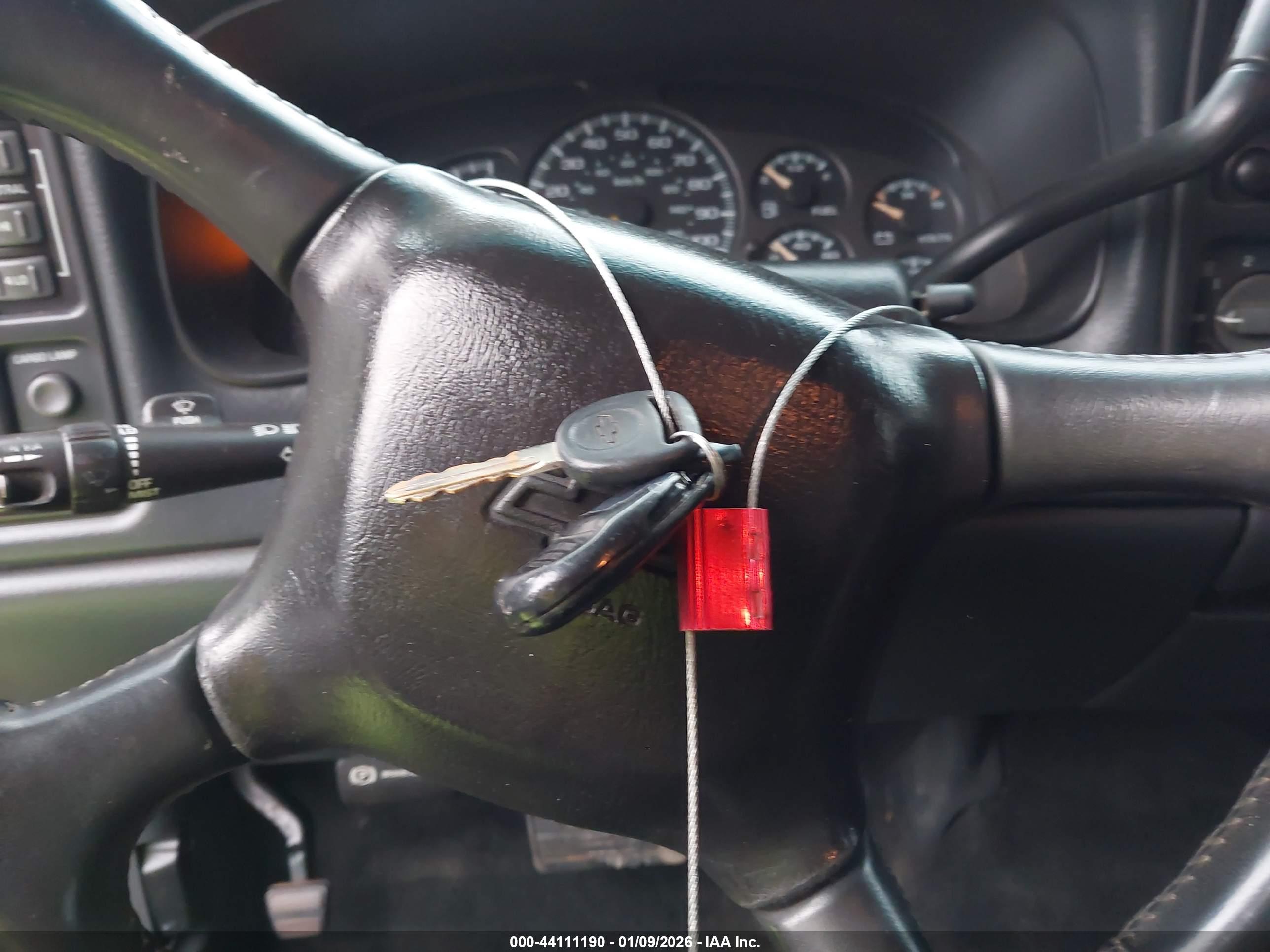 CHEVROLET SILVERADO image 11