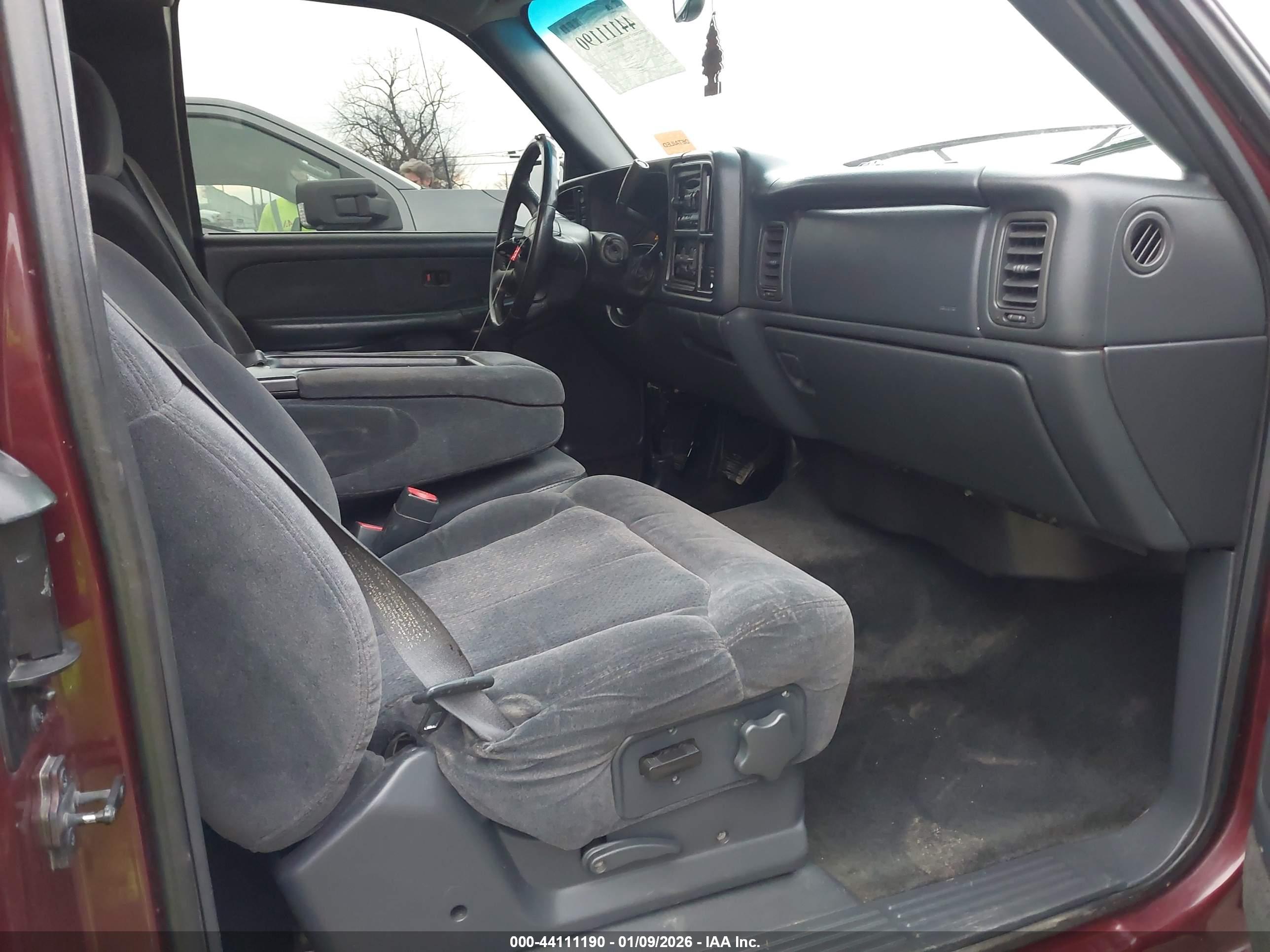 CHEVROLET SILVERADO image 5