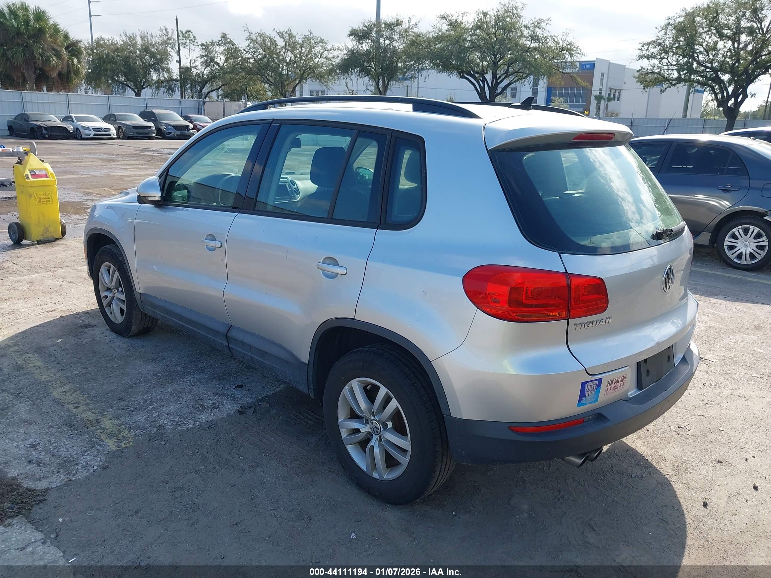 VOLKSWAGEN TIGUAN image 3