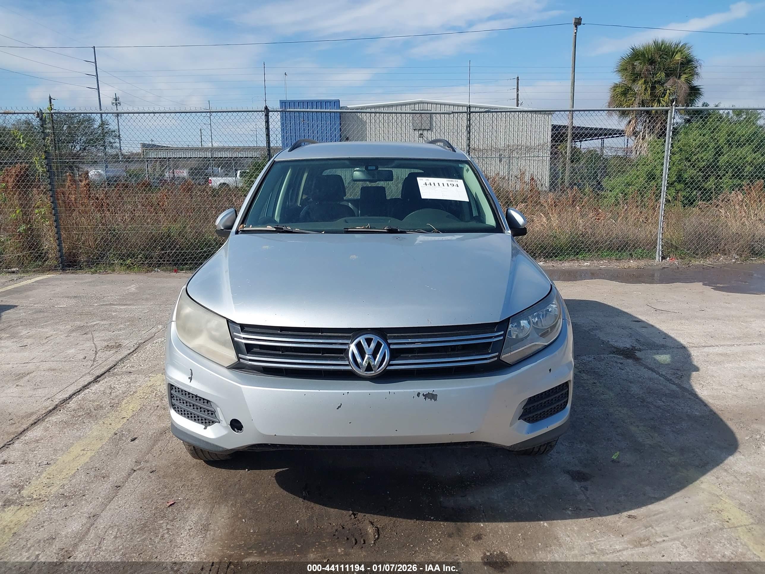 VOLKSWAGEN TIGUAN image 6