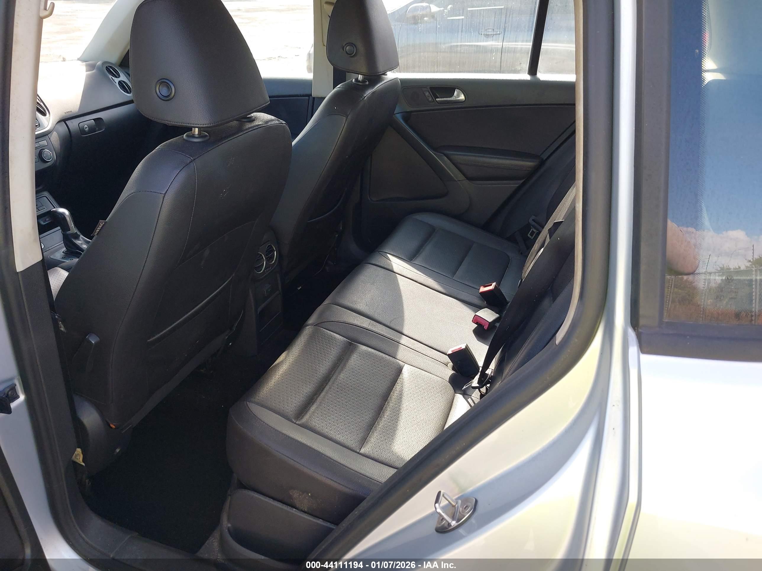 VOLKSWAGEN TIGUAN image 8