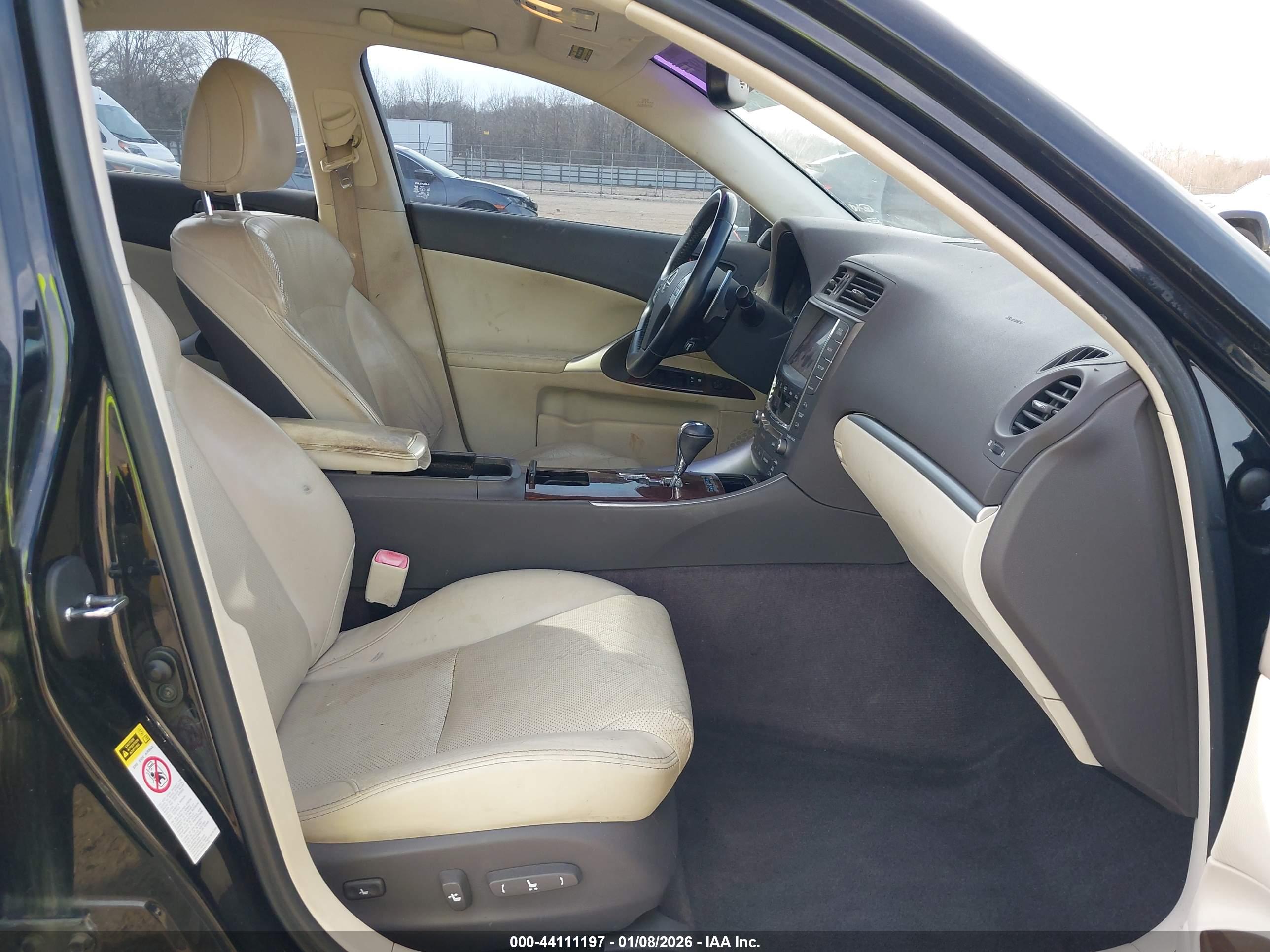 LEXUS IS image 5