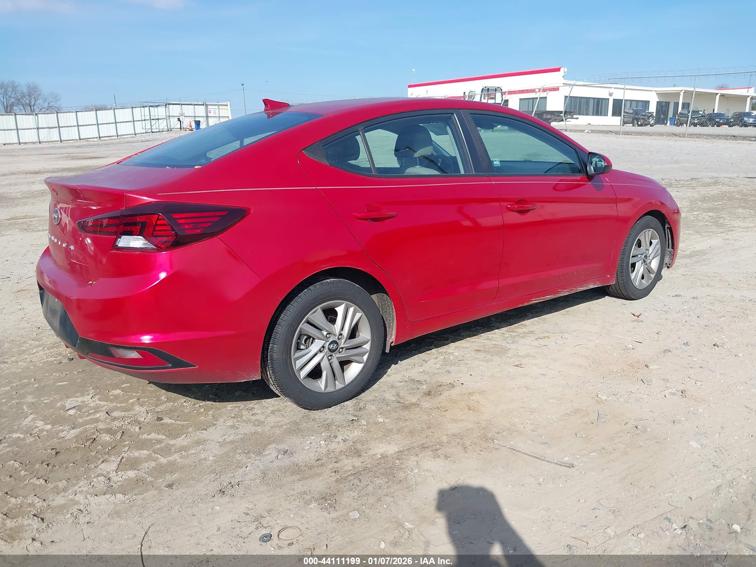 HYUNDAI ELANTRA image 4
