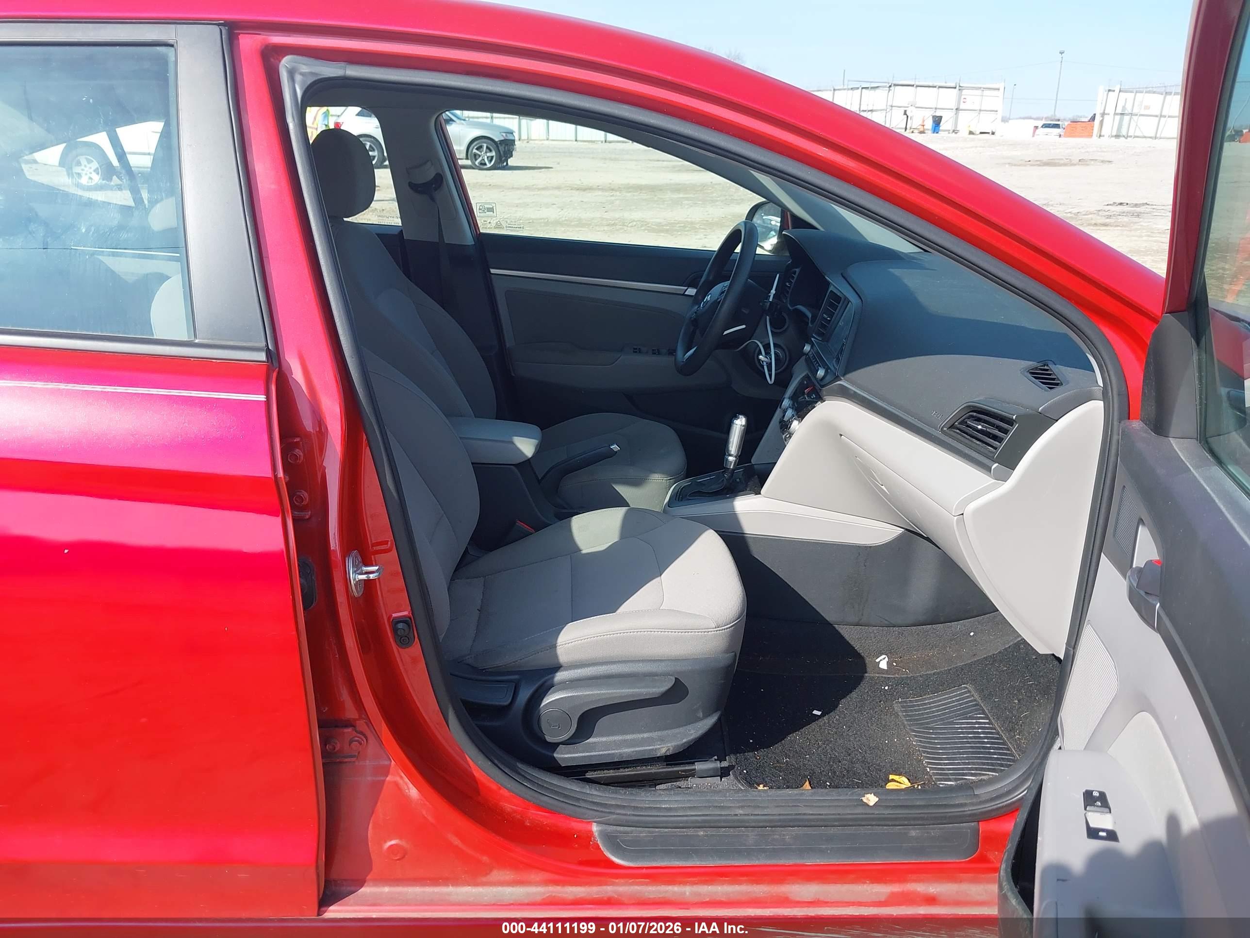 HYUNDAI ELANTRA image 5