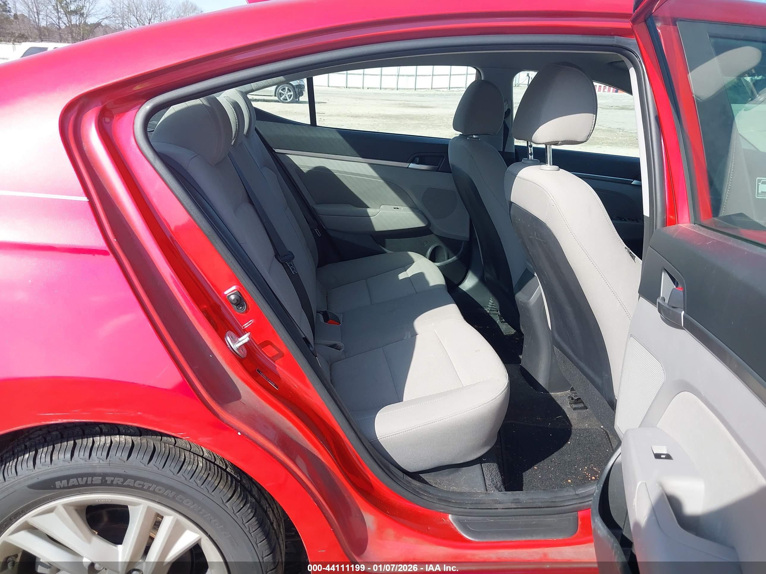 HYUNDAI ELANTRA image 8
