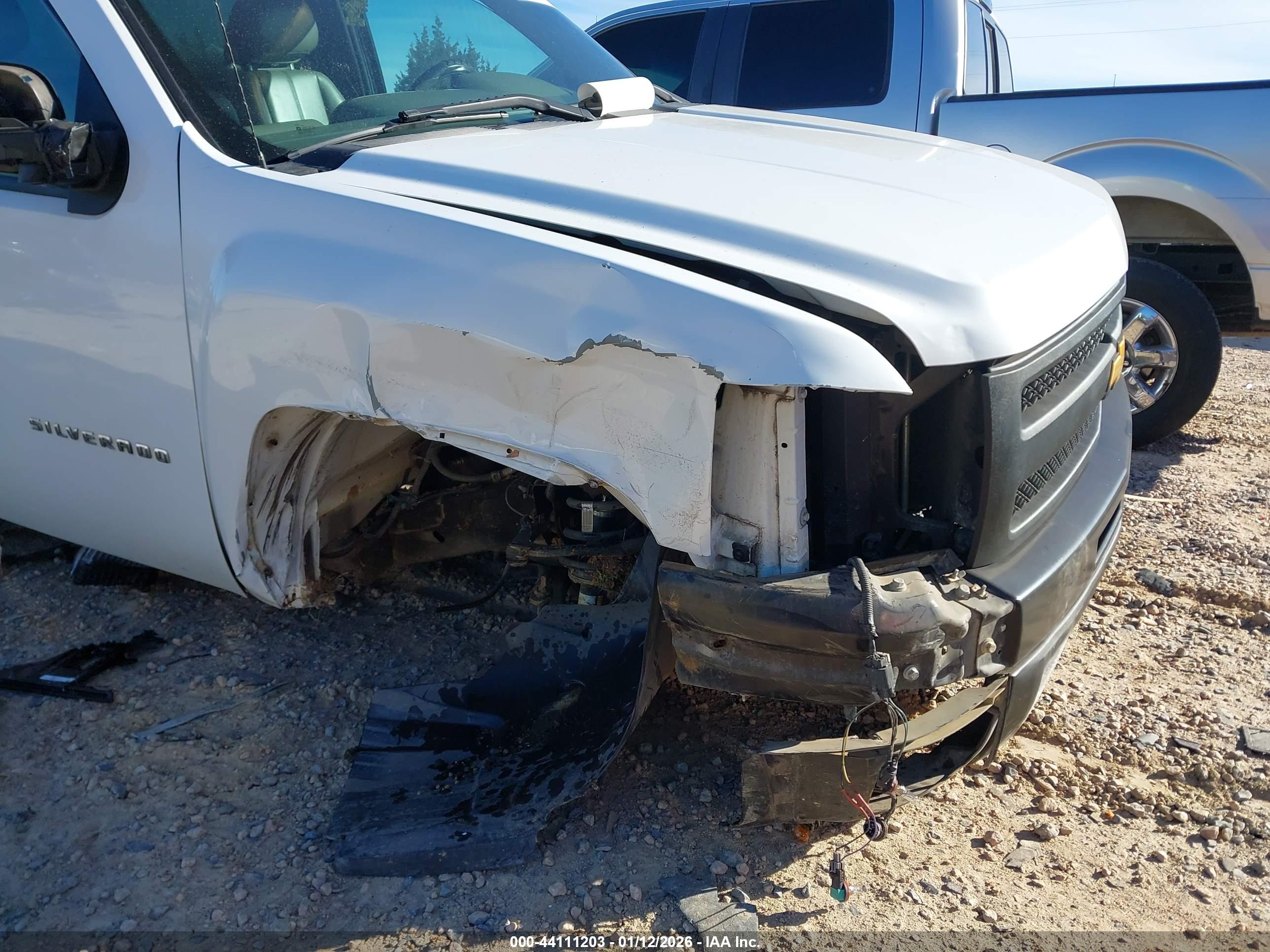 CHEVROLET SILVERADO image 6