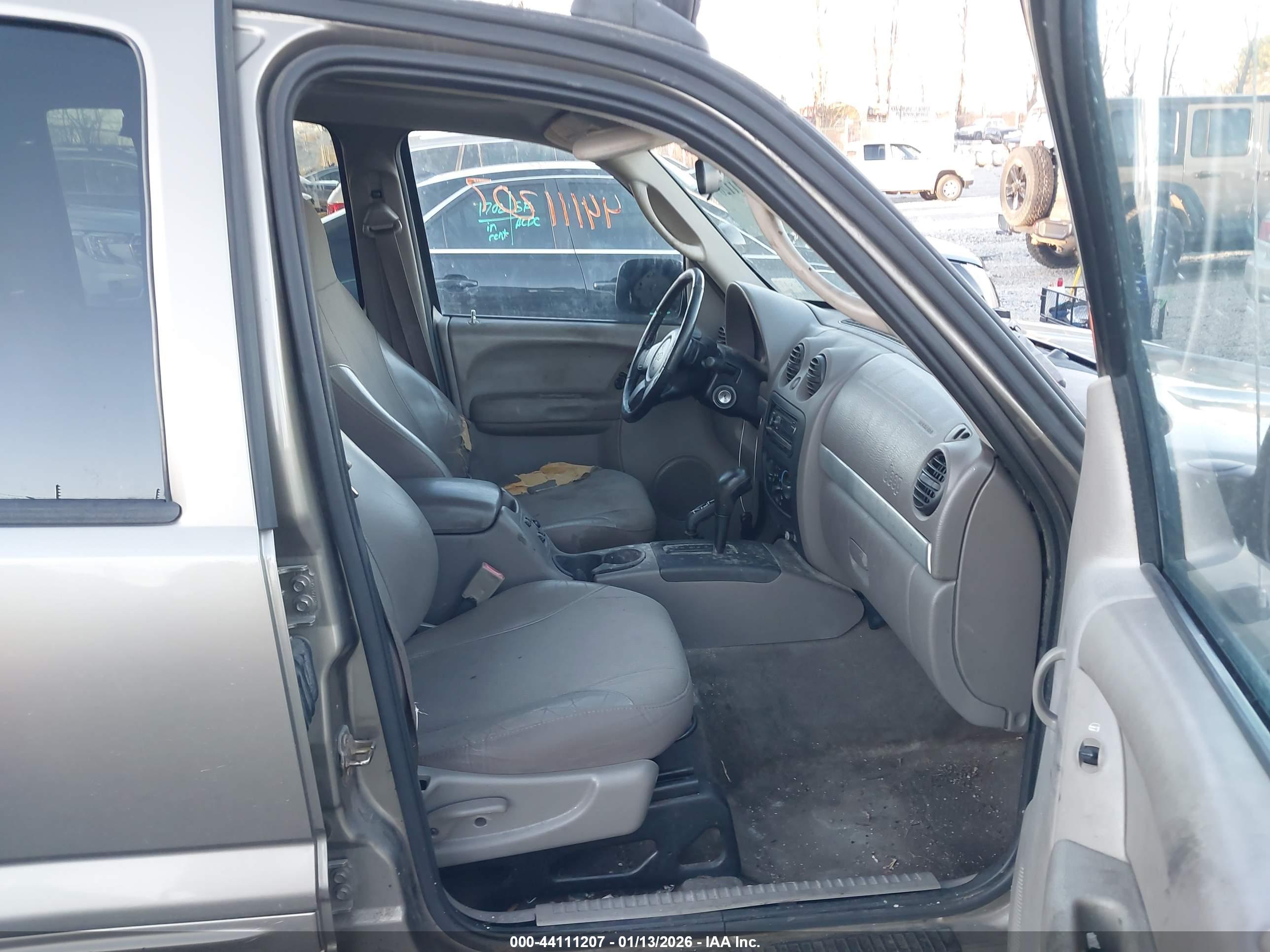 JEEP LIBERTY image 5