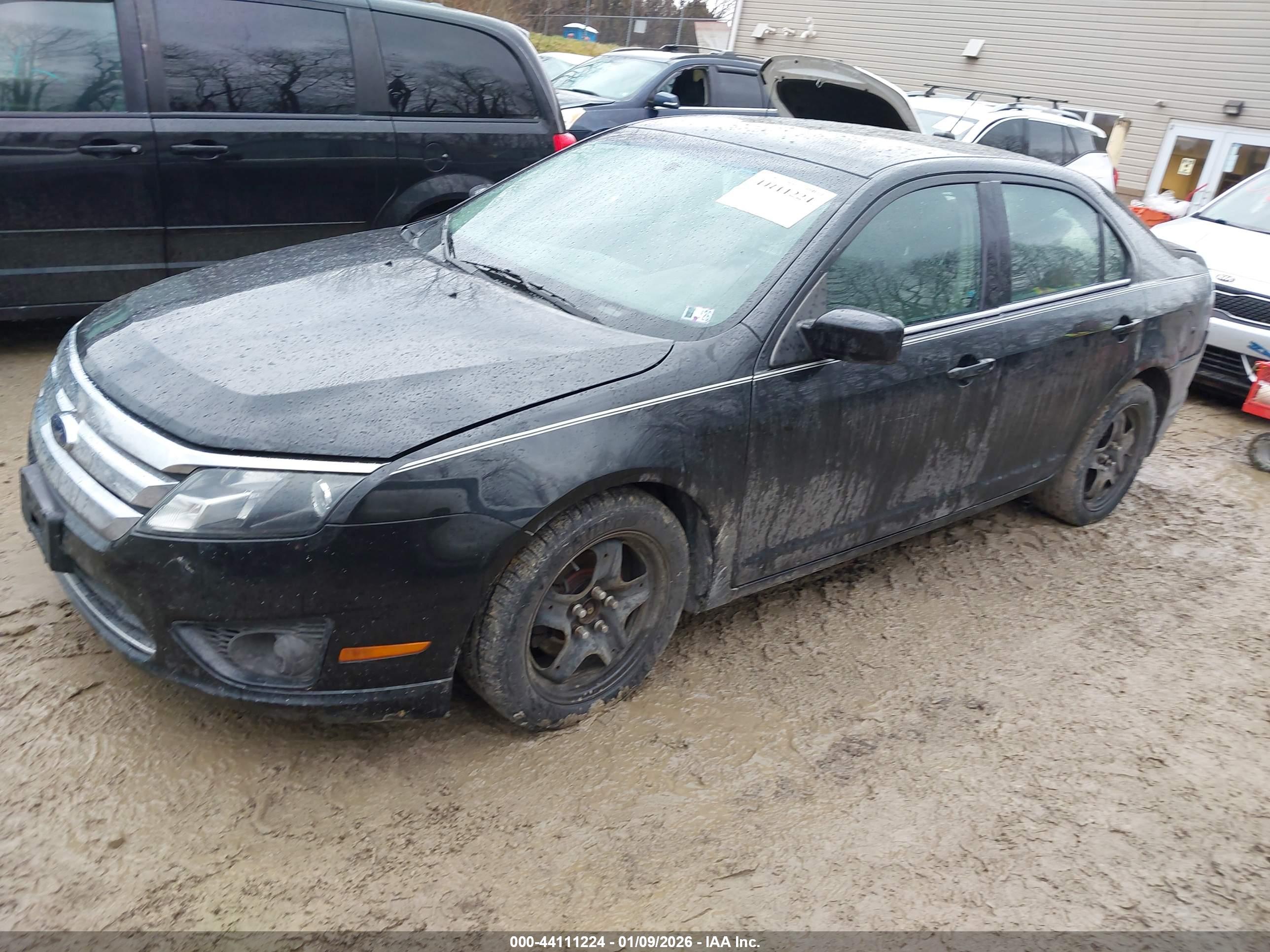 FORD FUSION image 2