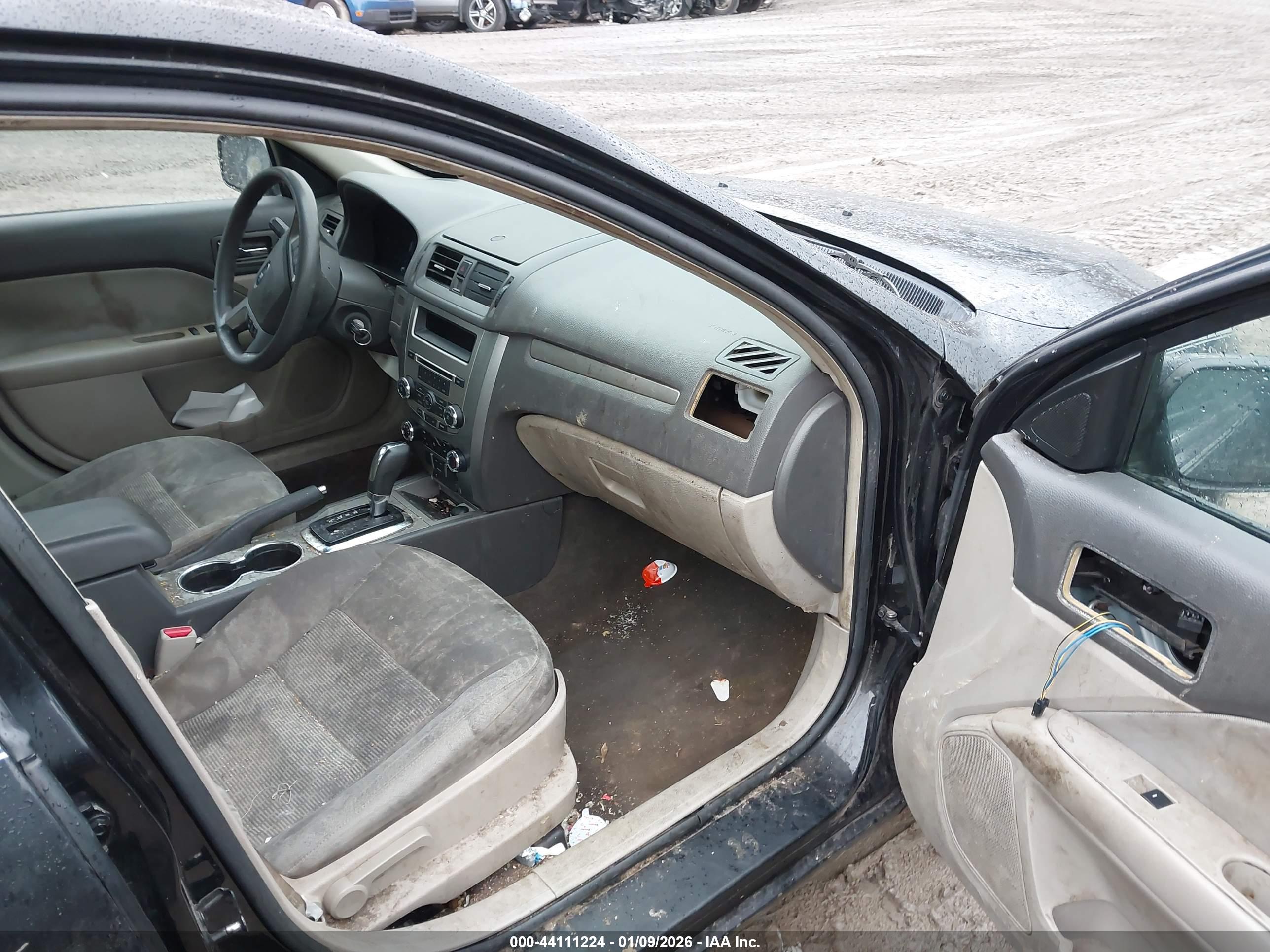 FORD FUSION image 5