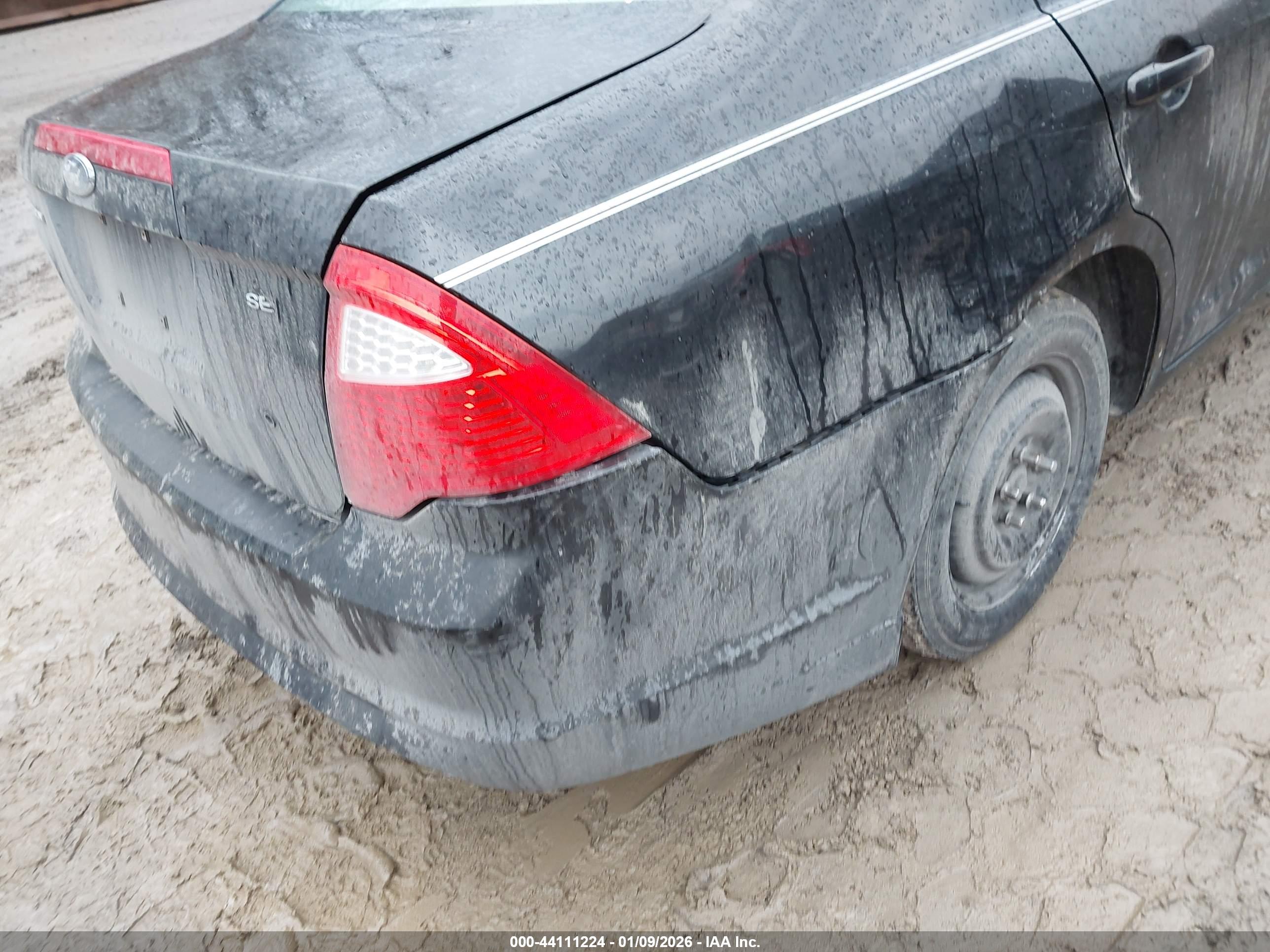 FORD FUSION image 6