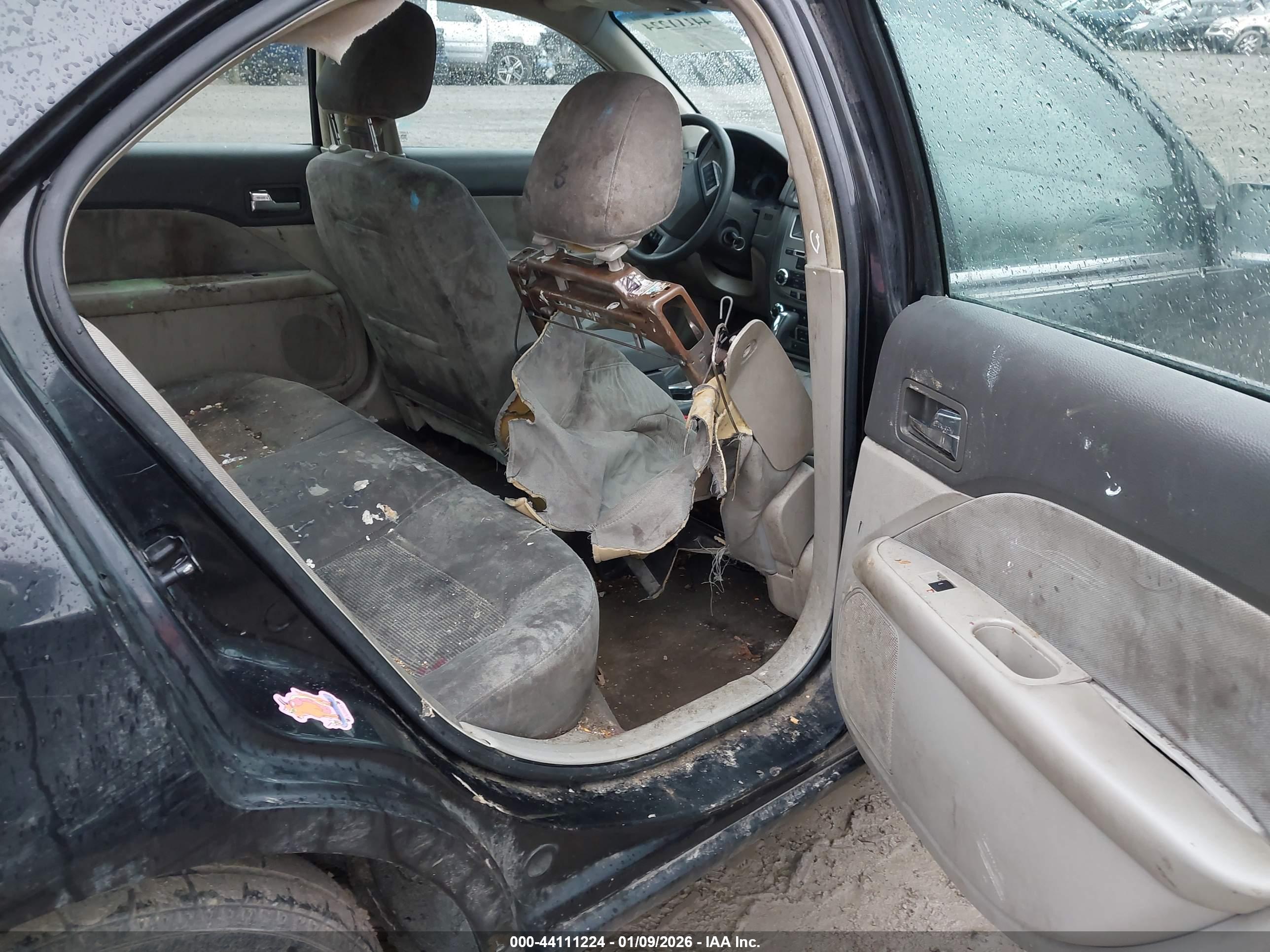 FORD FUSION image 8
