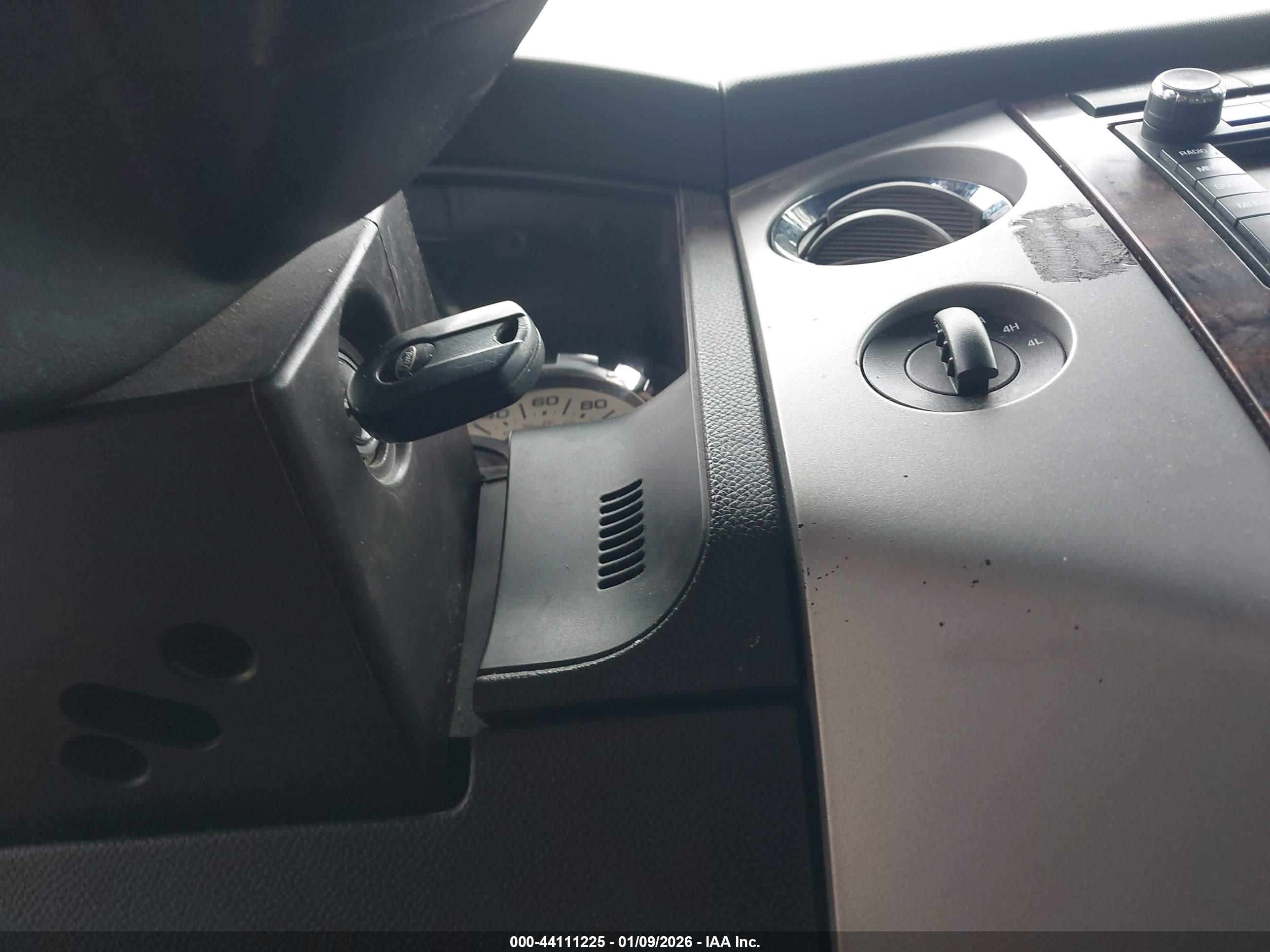 FORD EXPEDITION image 11