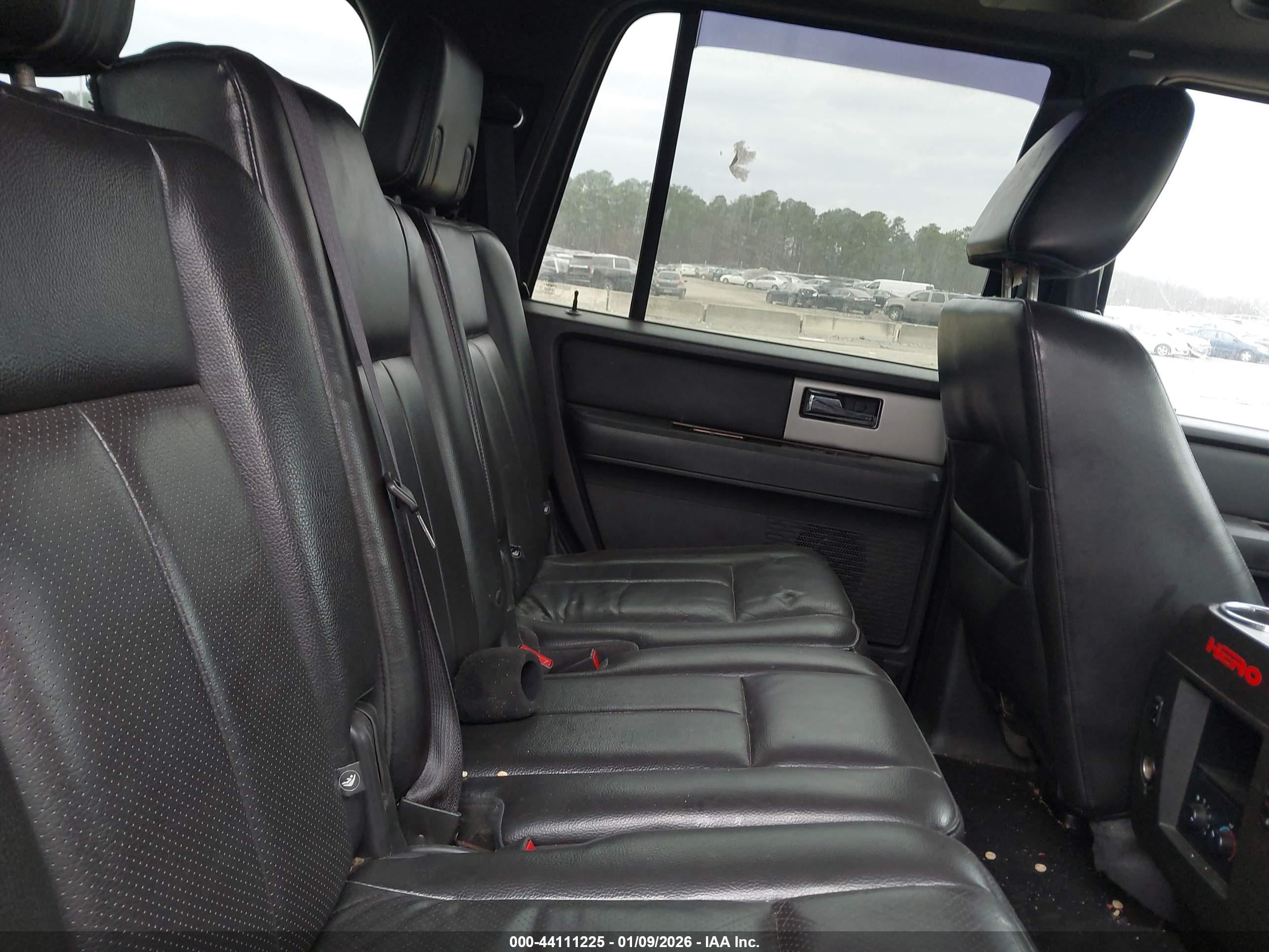 FORD EXPEDITION image 8
