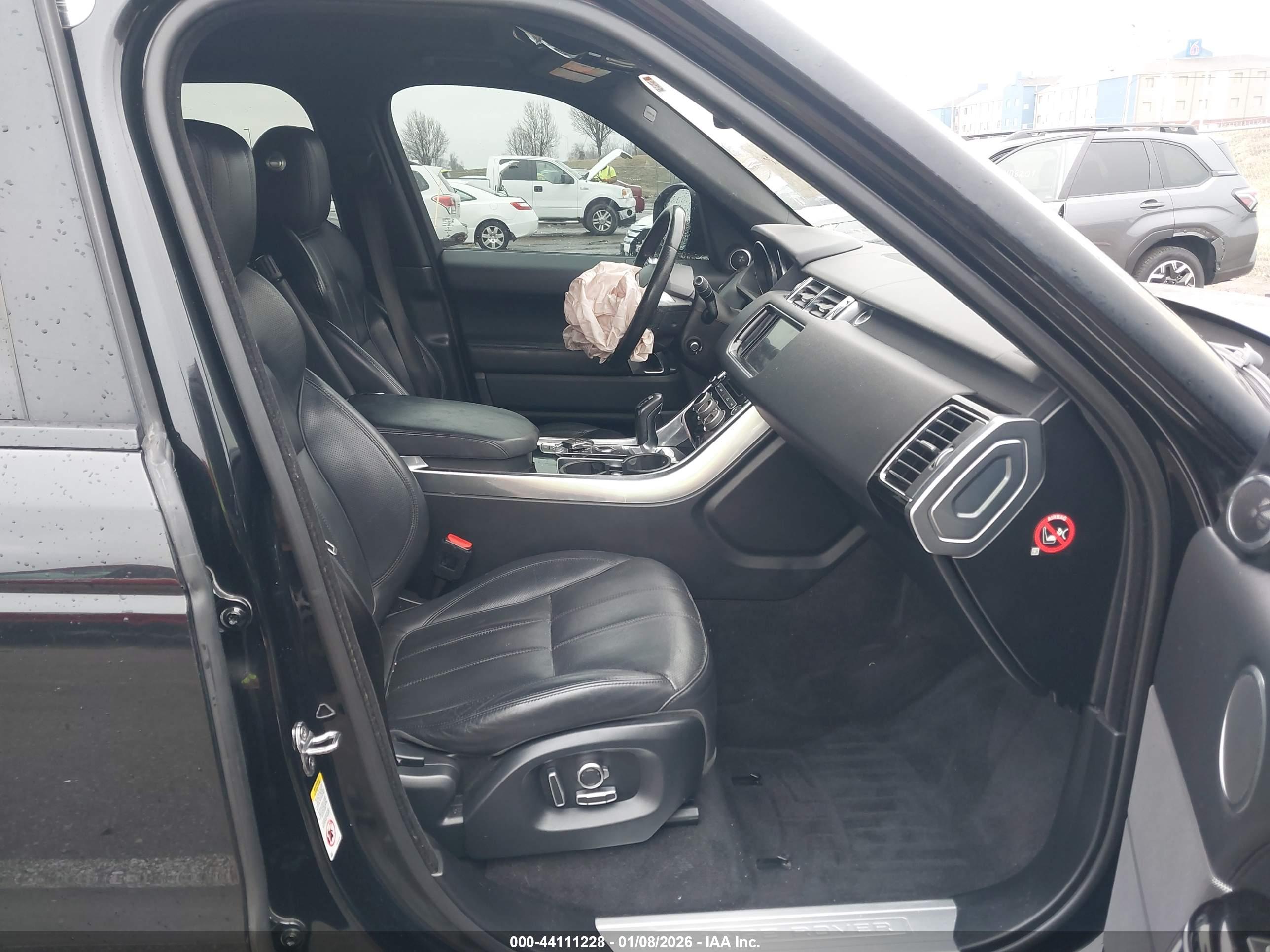 LAND ROVER image 5