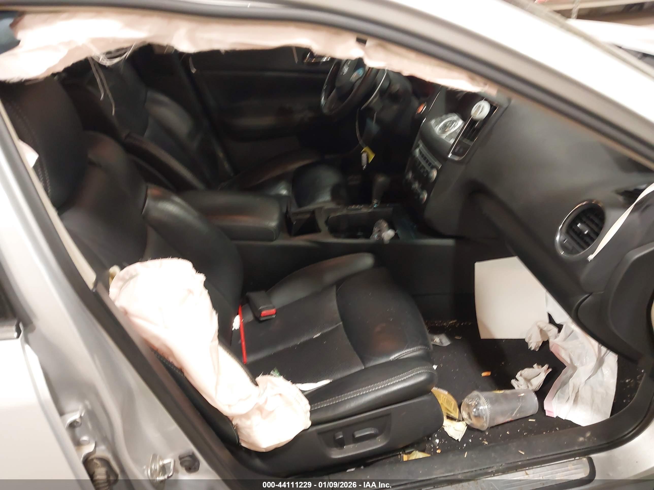 NISSAN MAXIMA image 5