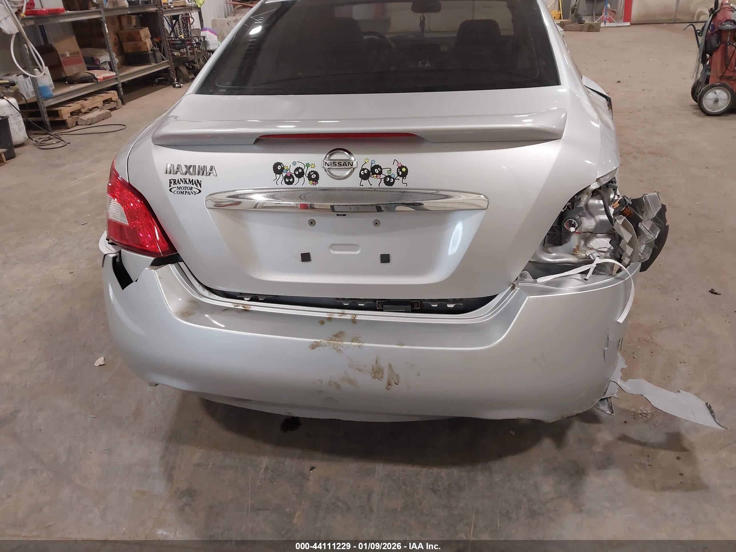 NISSAN MAXIMA image 6
