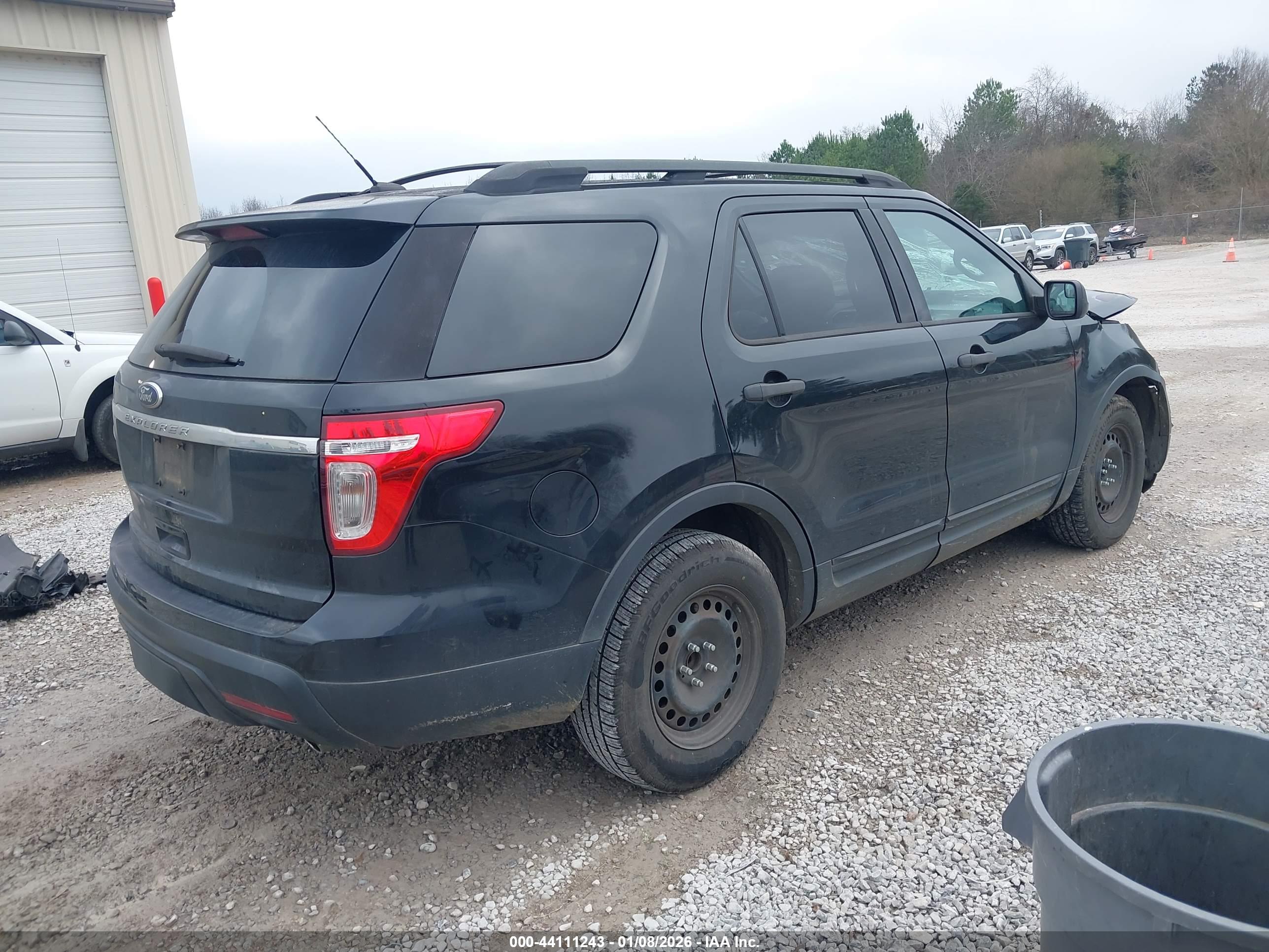FORD EXPLORER image 4