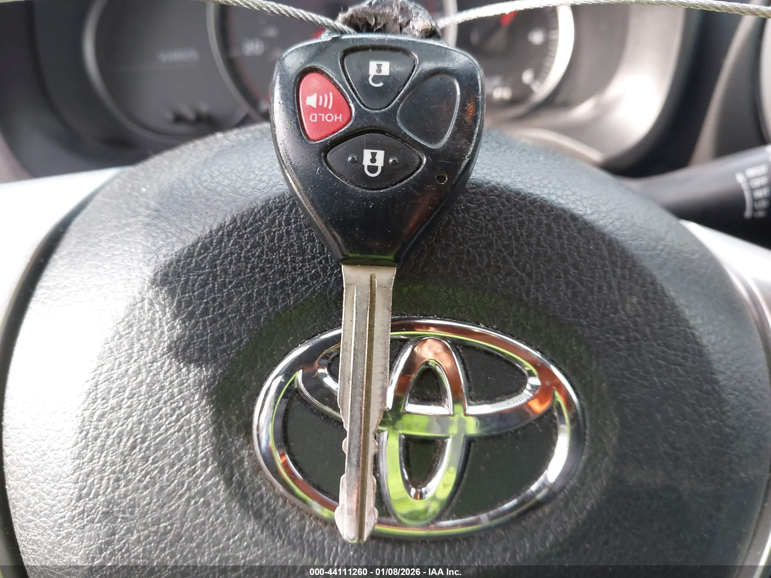 TOYOTA YARIS image 11