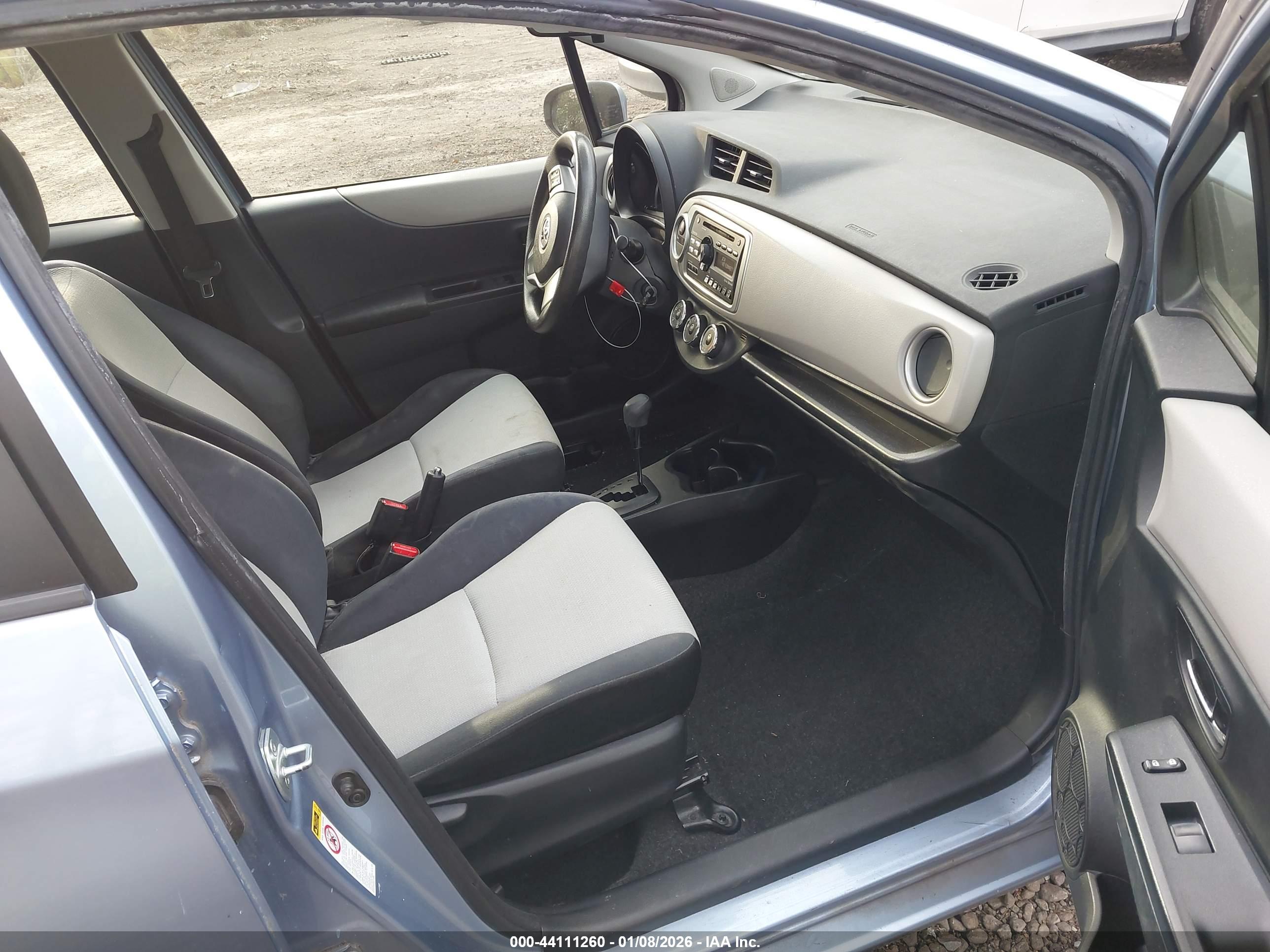 TOYOTA YARIS image 5