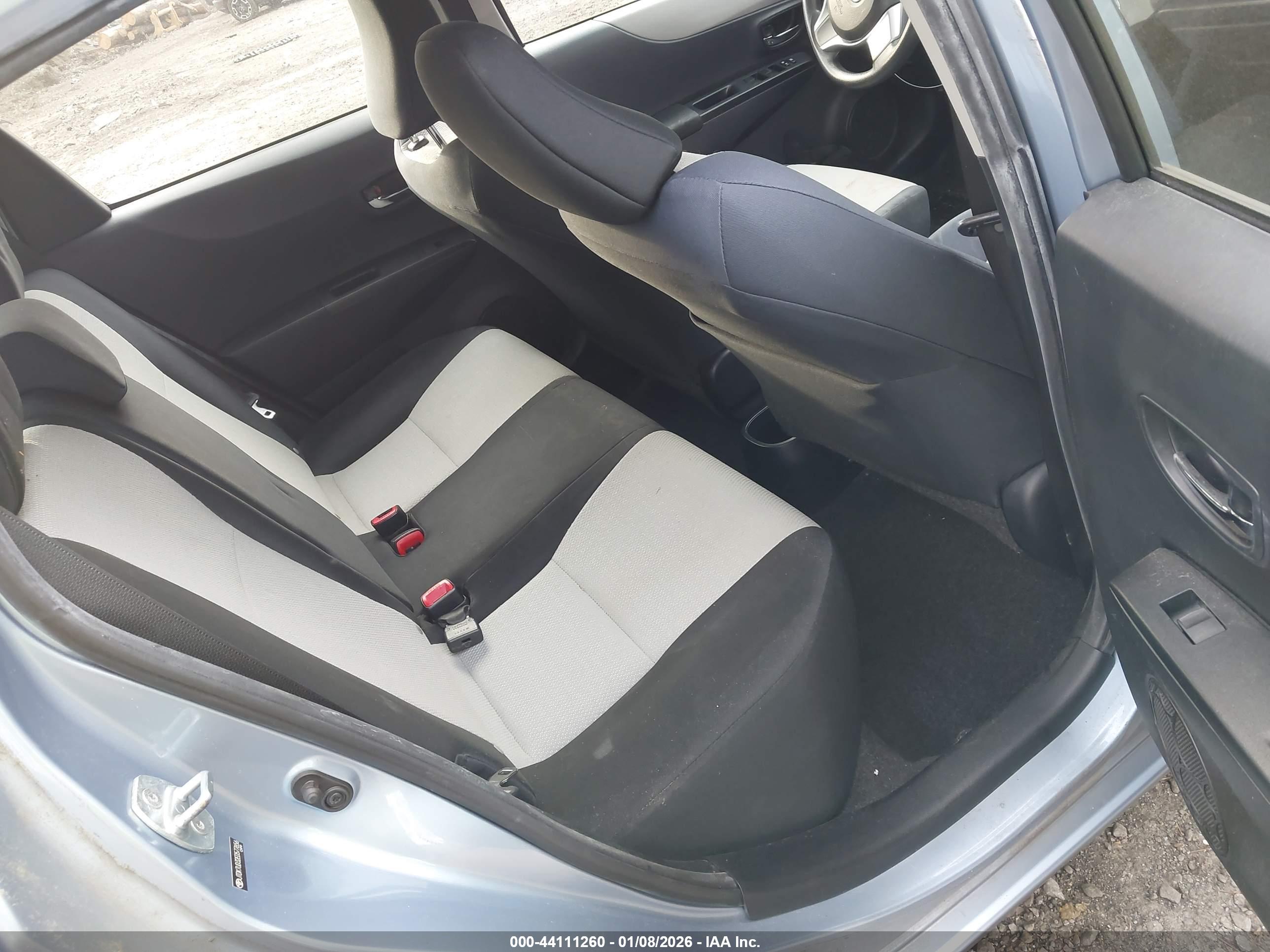 TOYOTA YARIS image 8